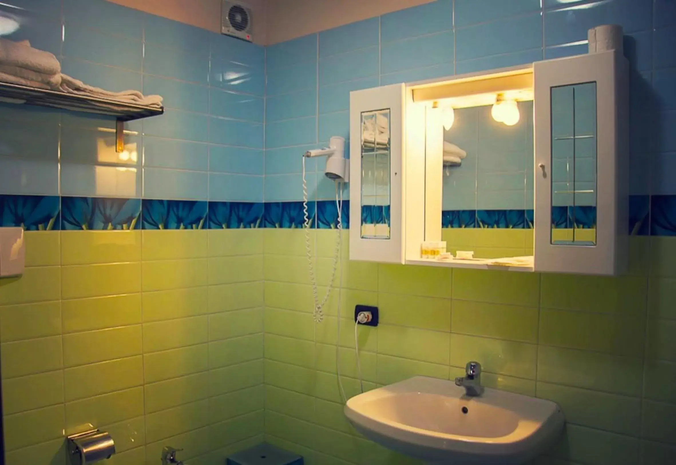 Bathroom in Hotel Ristorante La Perla
