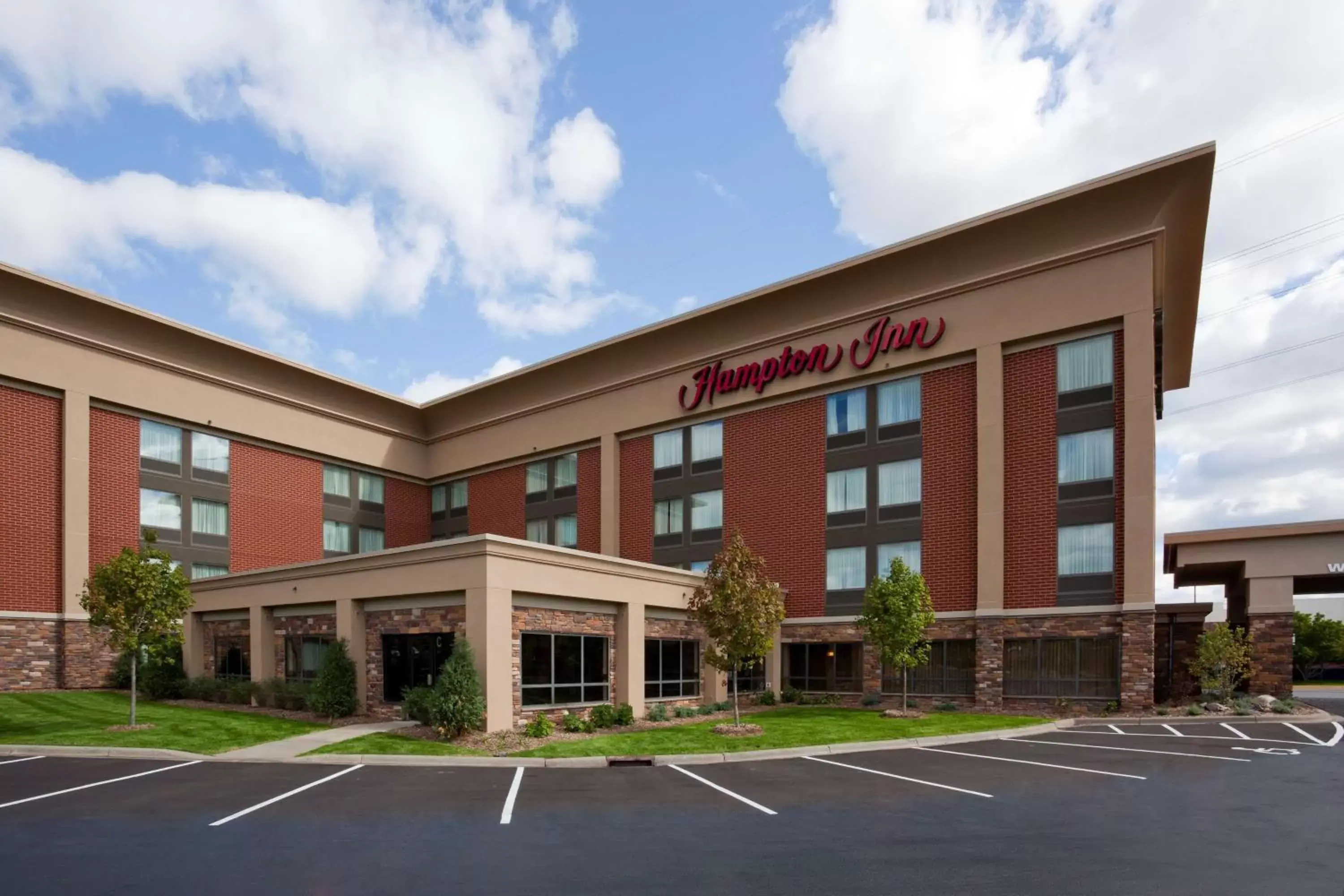 Property Building in Hampton Inn Minneapolis Northwest Maple Grove