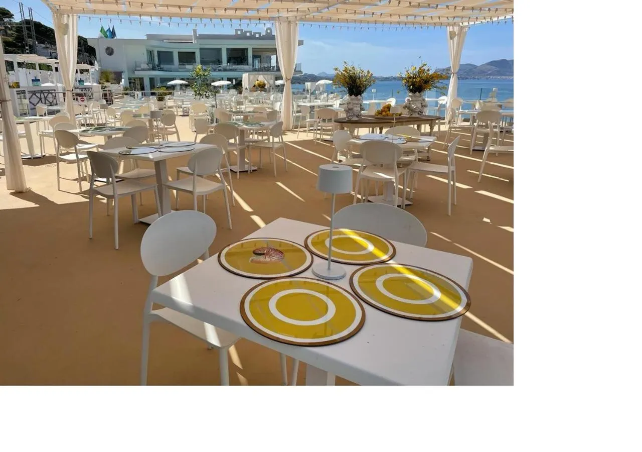 Restaurant/places to eat in Hotel Sporting Club