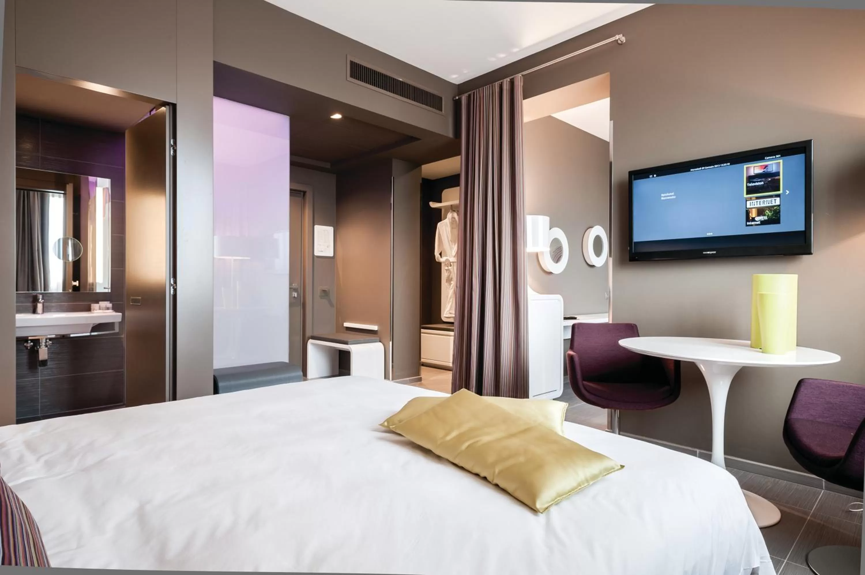 Decorative detail, Bed in 8Piuhotel