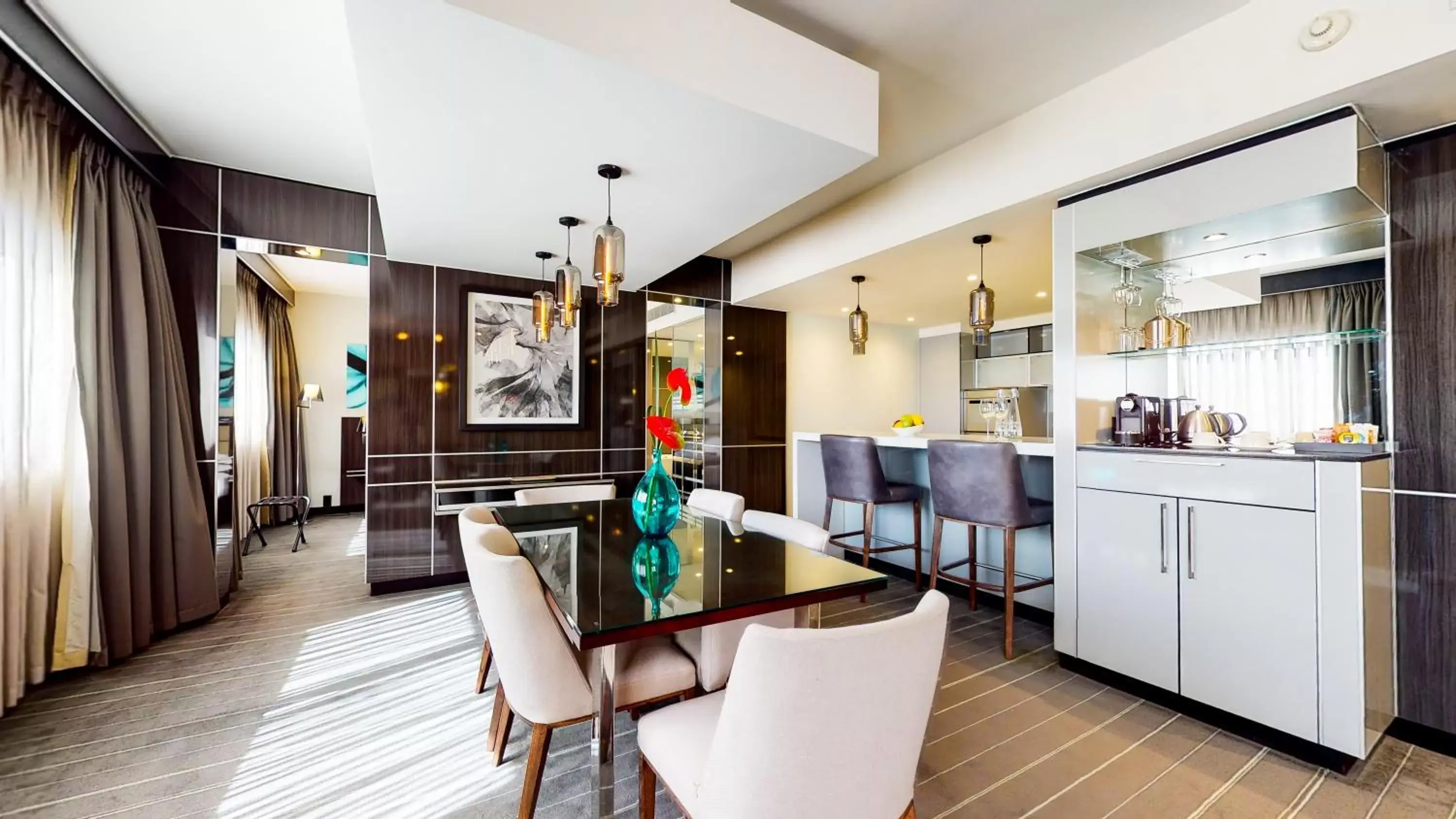 Seating area, Kitchen/Kitchenette in The Maslow Hotel, Sandton