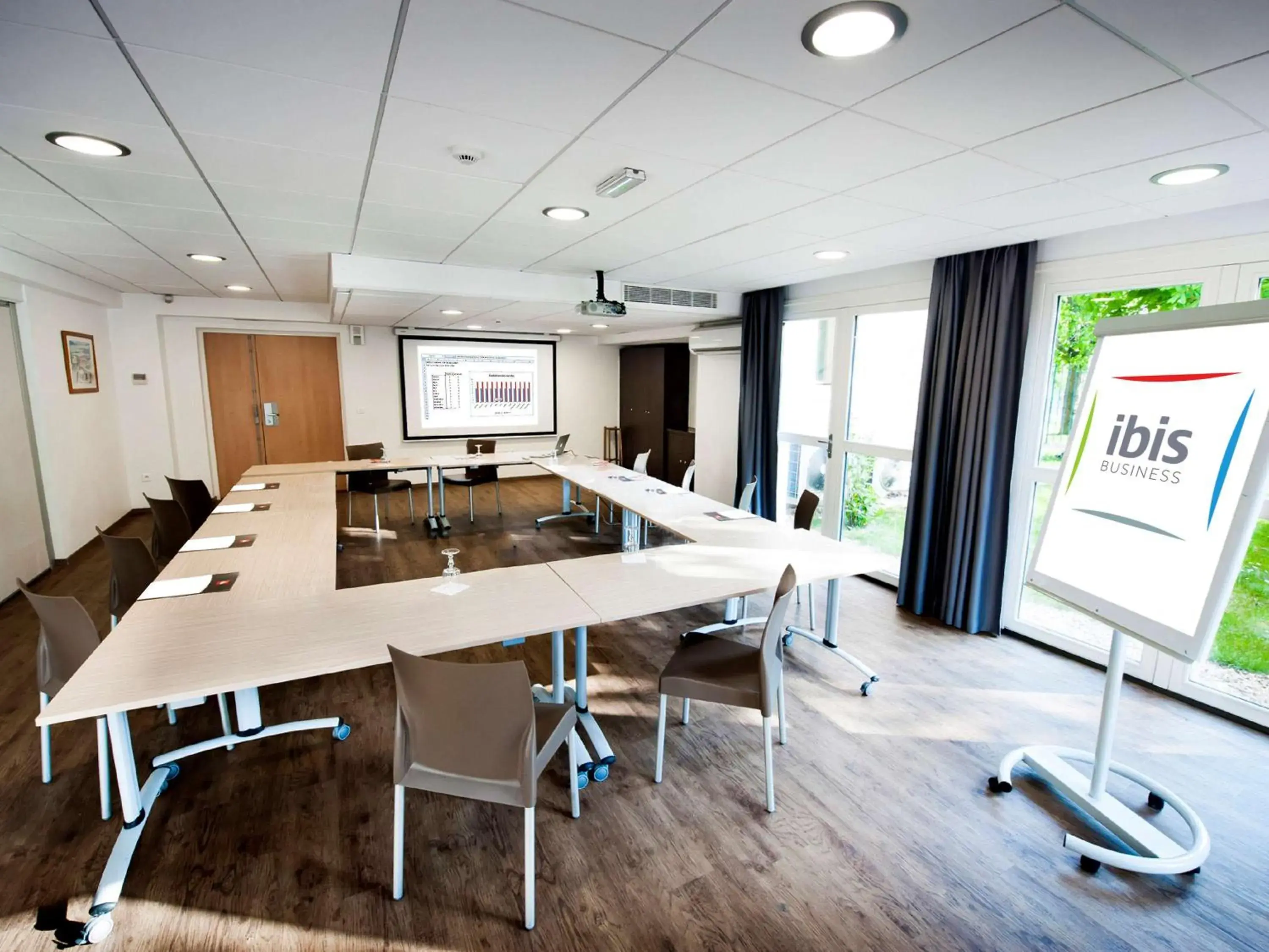 Meeting/conference room in ibis Maisons Laffitte