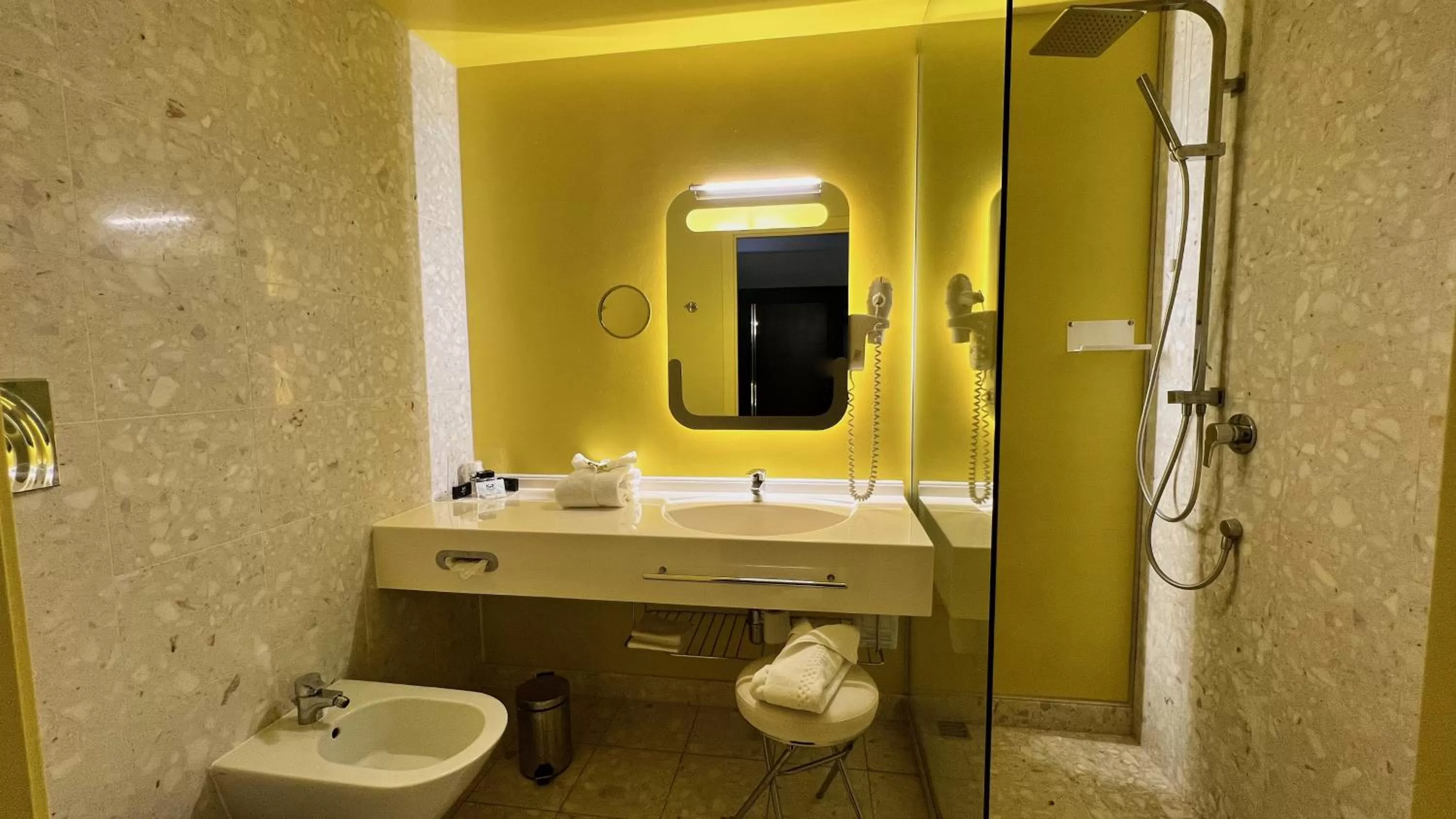 Shower in San Ranieri Hotel