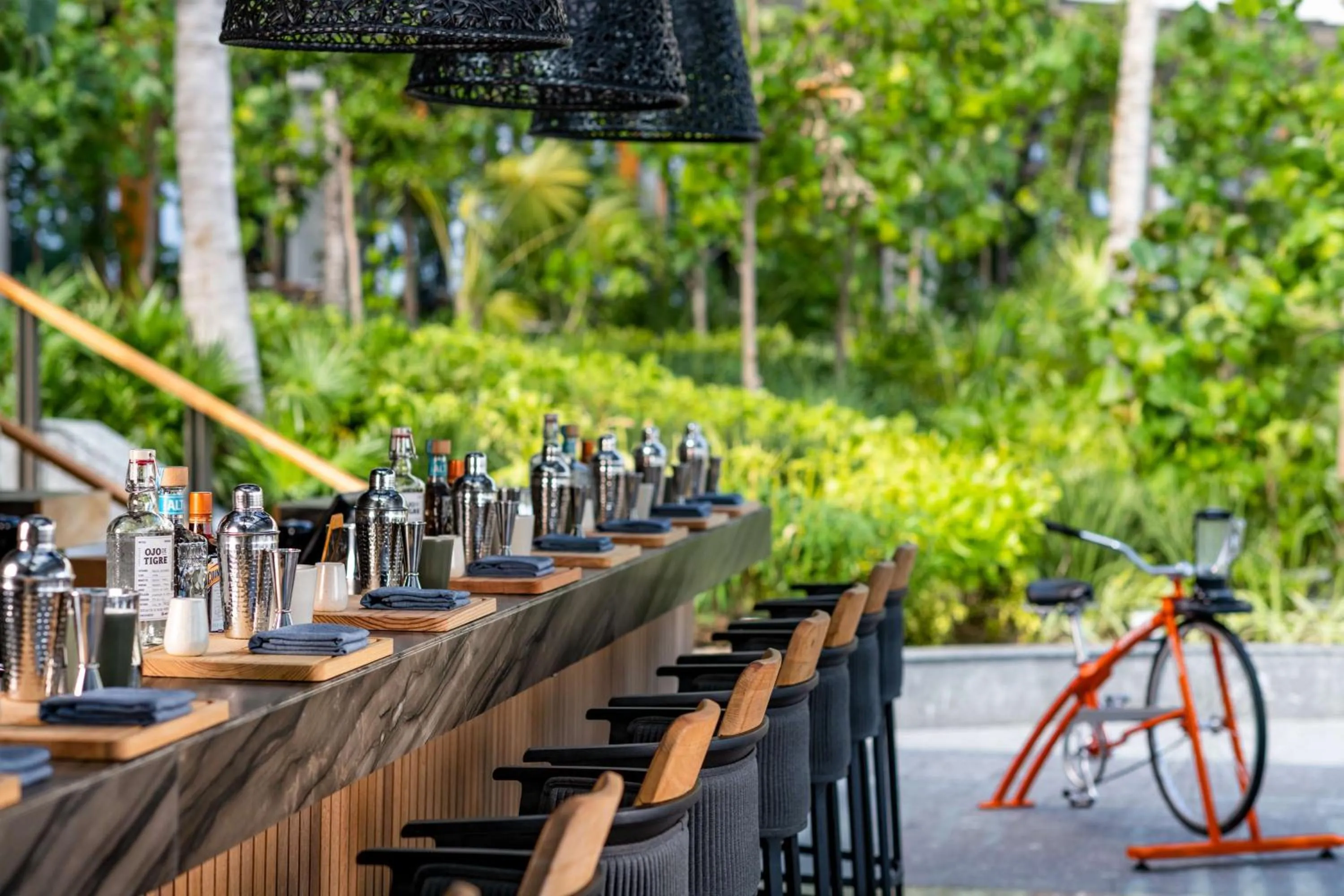 Lounge or bar in Waldorf Astoria Riviera Maya
