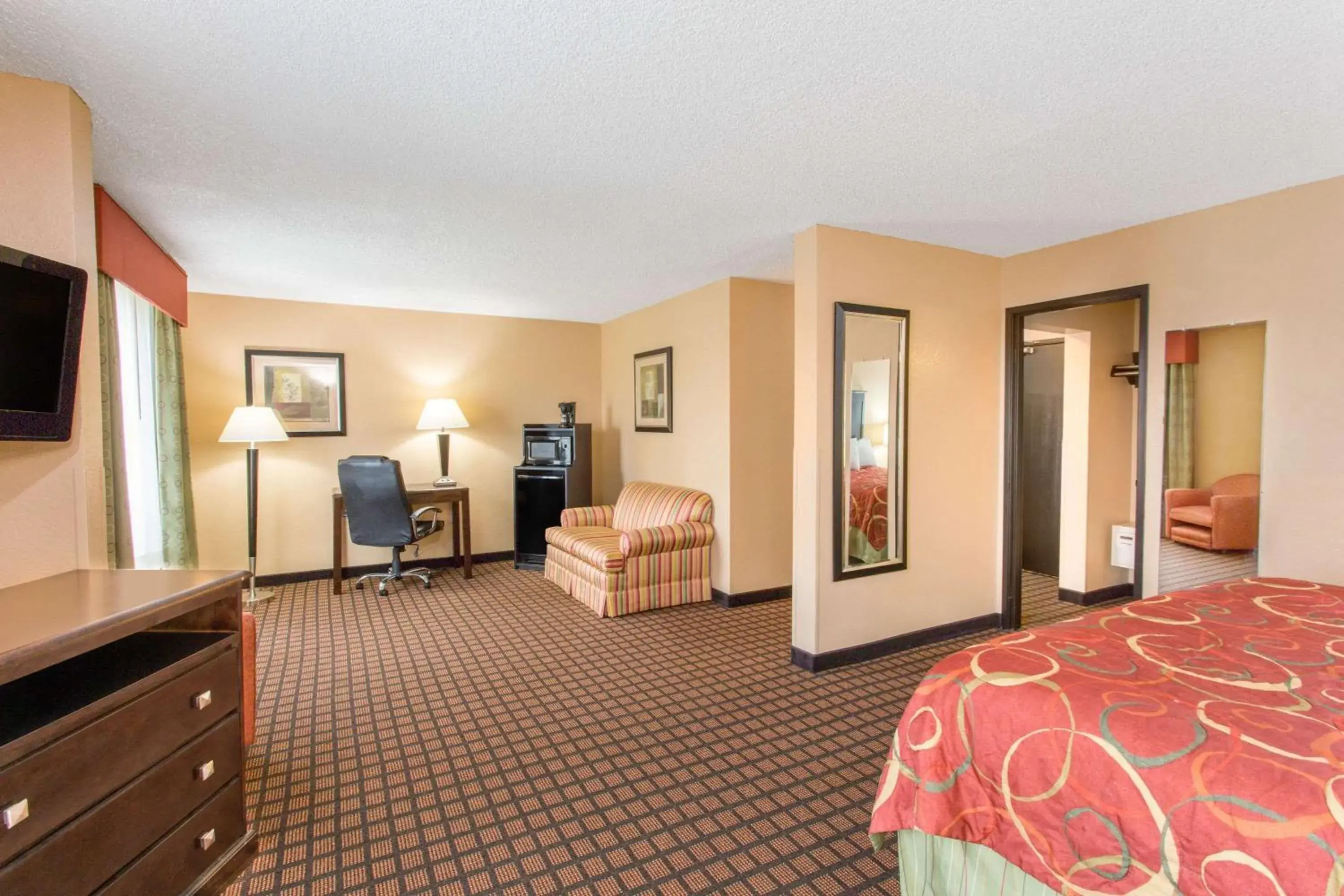 Photo of the whole room, Seating Area in Super 8 by Wyndham Texarkana AR