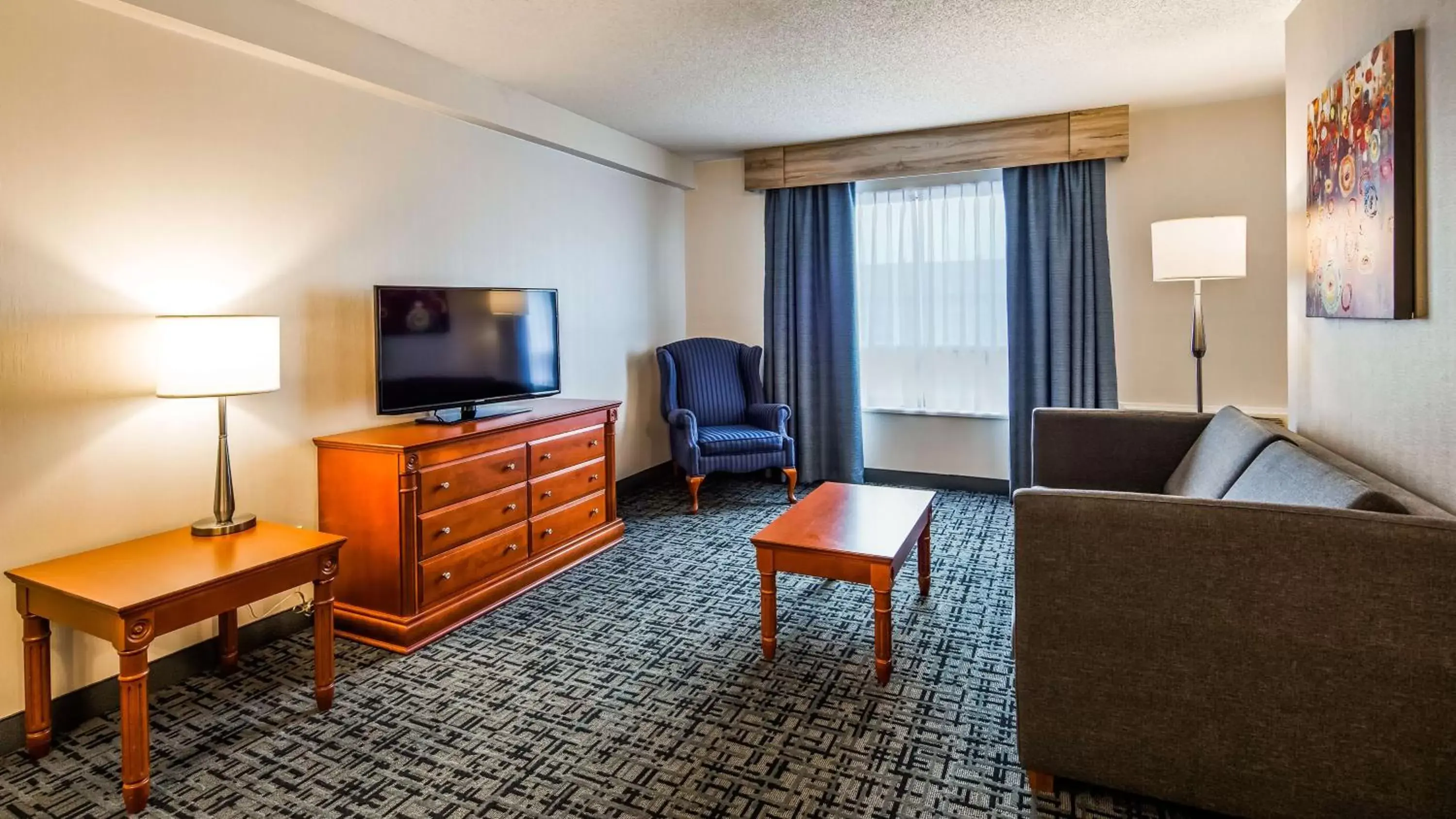 Photo of the whole room, TV/Entertainment Center in Best Western Hotel Brossard