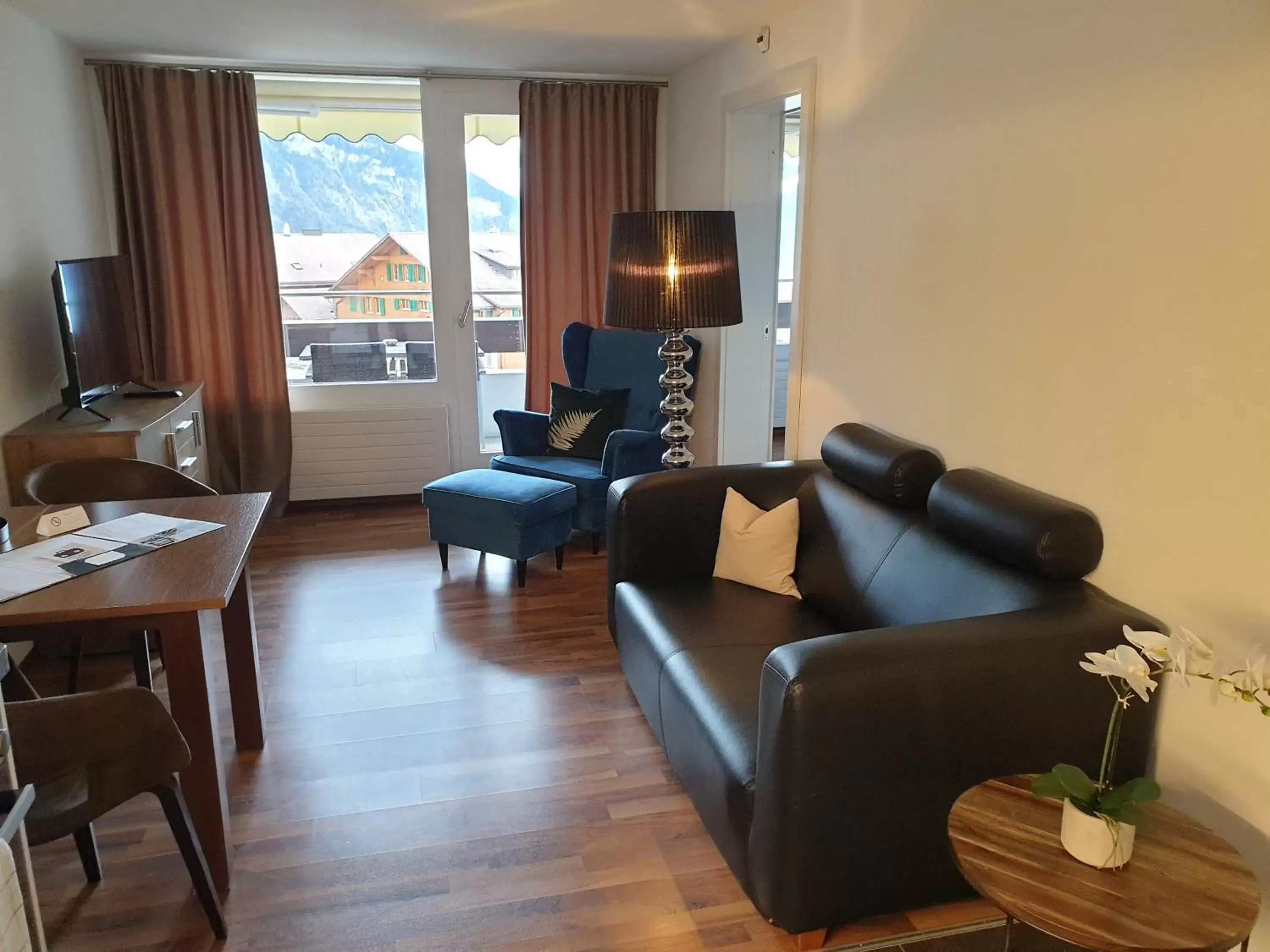 Living room, Seating Area in Hotel Bären Sigriswil