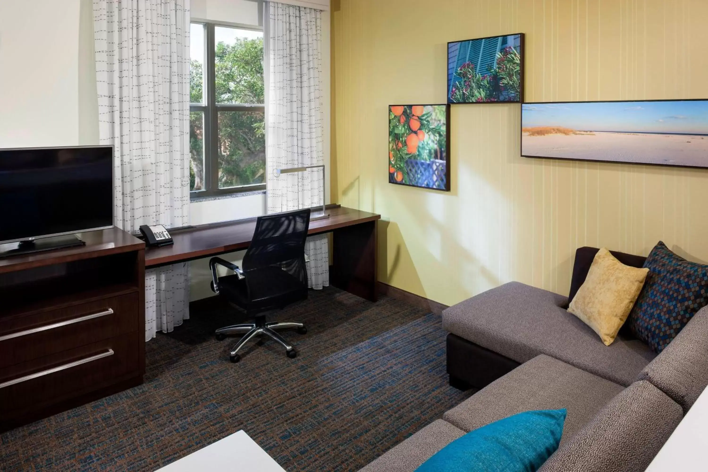 Living room in Residence Inn by Marriott Fort Lauderdale Airport & Cruise Port