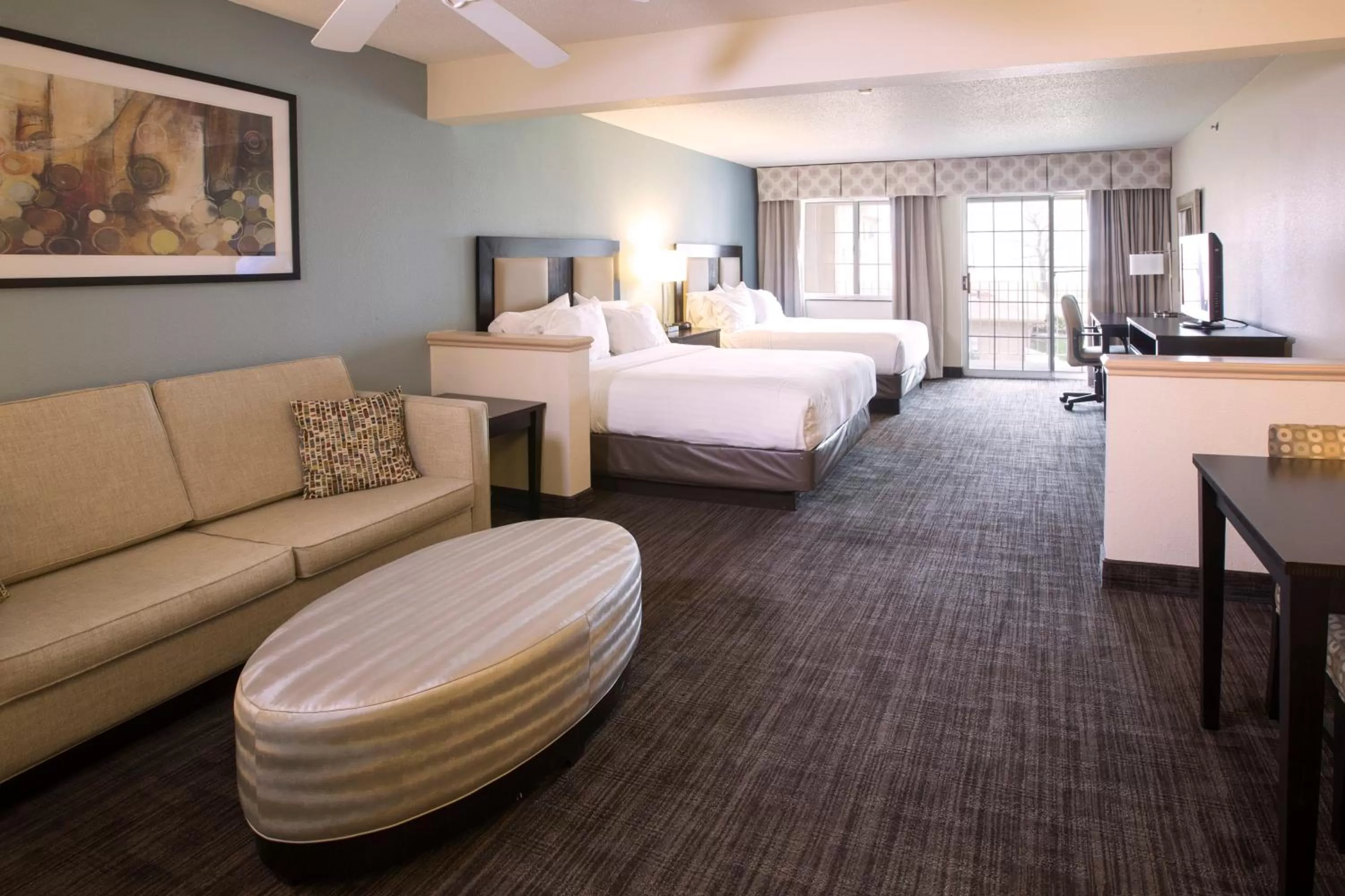 Photo of the whole room, Bed in Holiday Inn Express Hotel & Suites-Saint Joseph by IHG