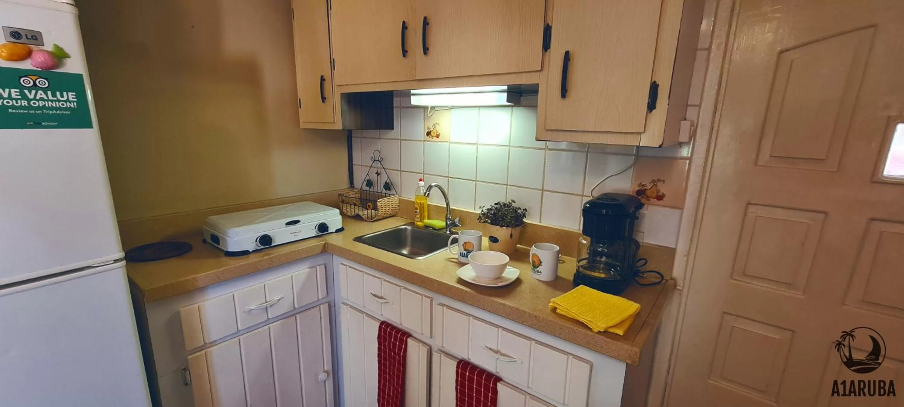 Kitchen or kitchenette in A1 Apartments Aruba