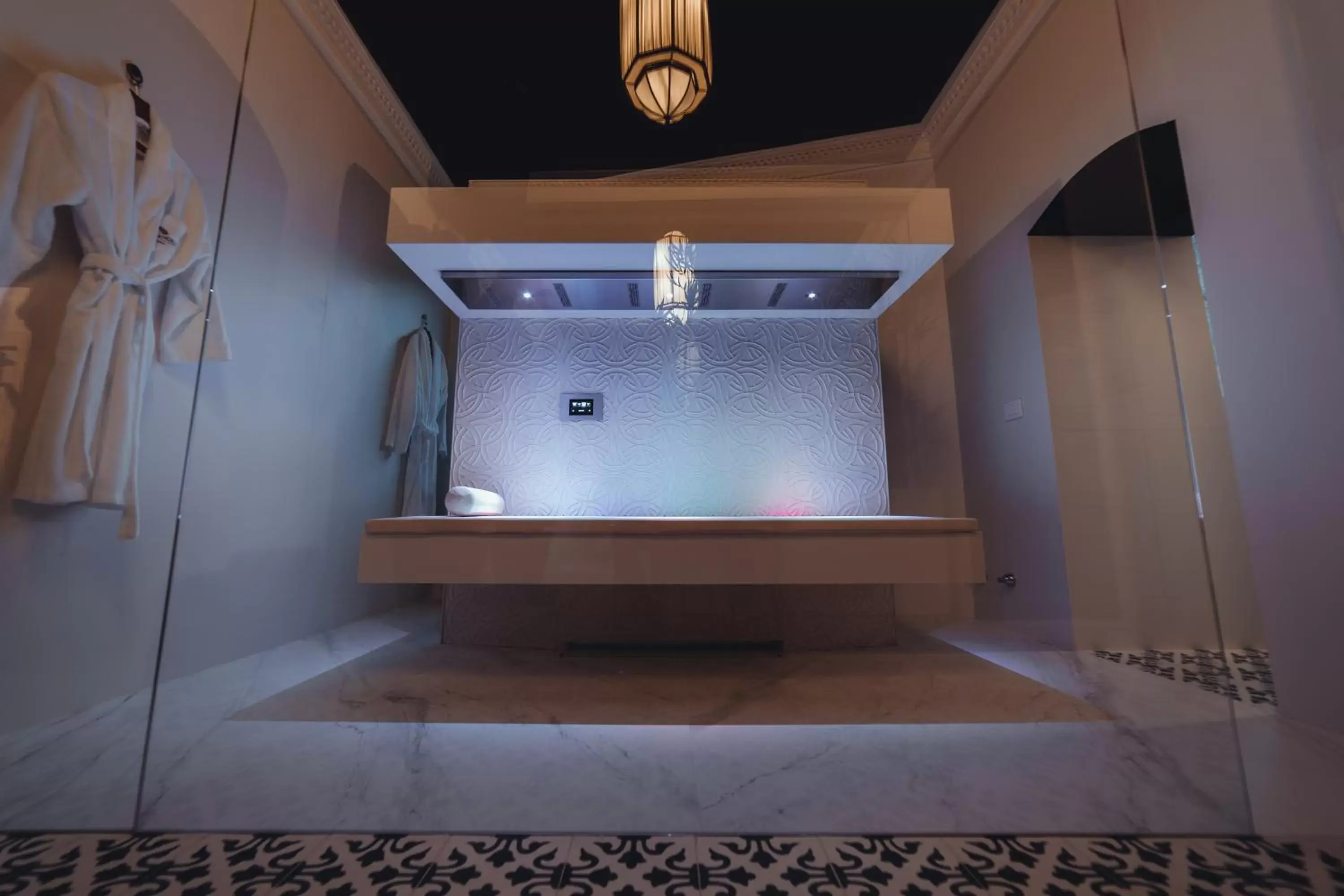 Shower in Sant'Angelo Luxury Resort