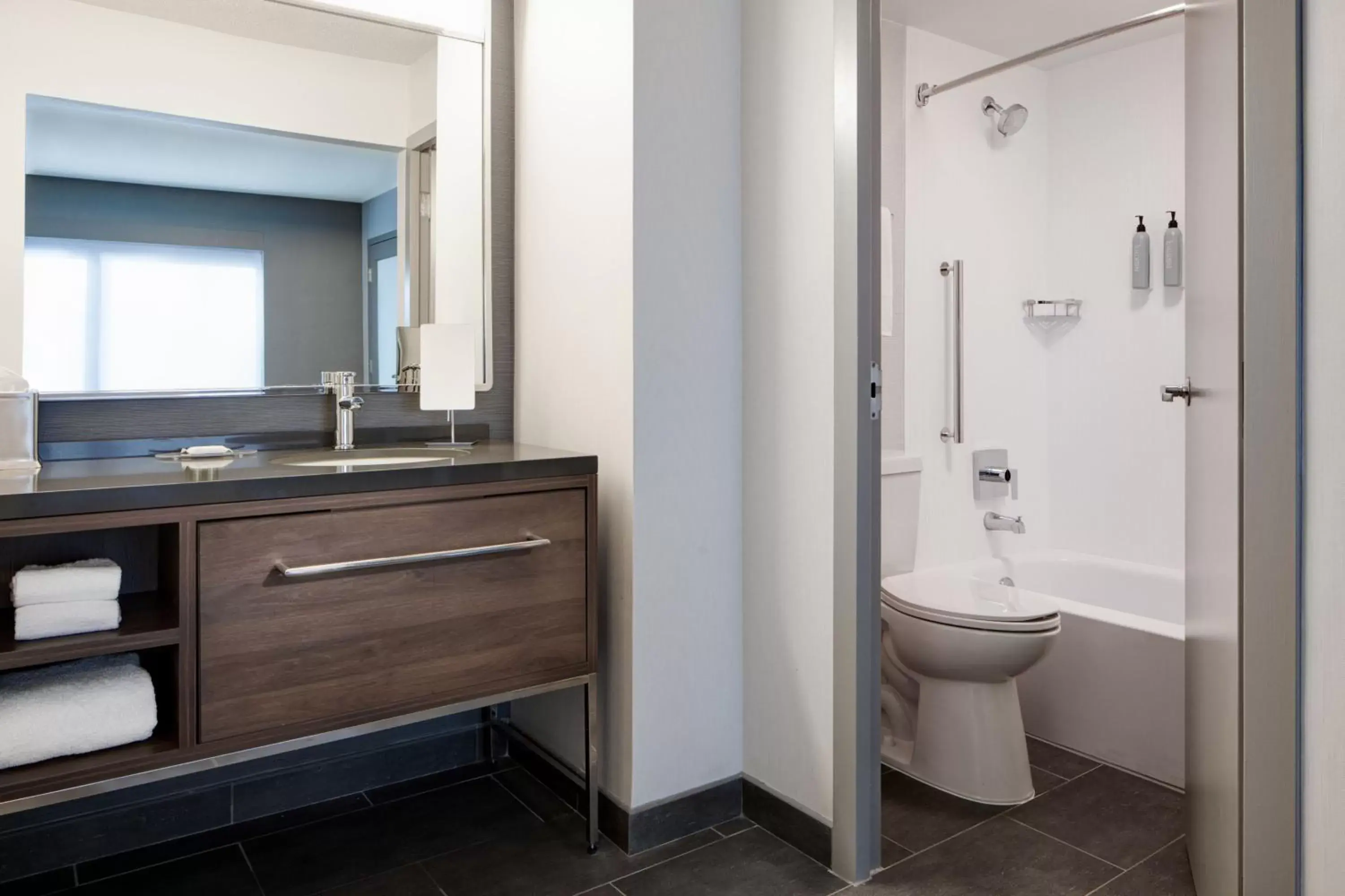 Bathroom in Courtyard by Marriott Chicago Downtown/River North