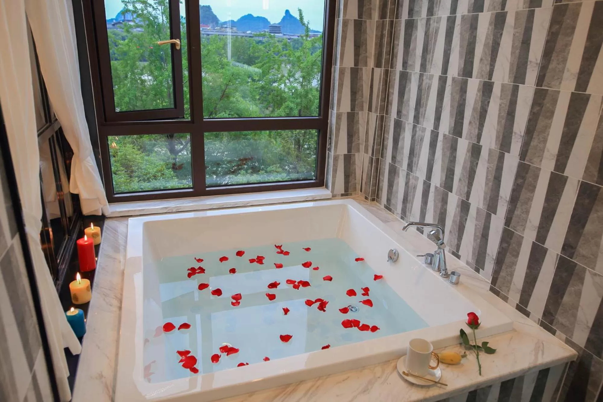Bath in Li River Resort Villa Hotel