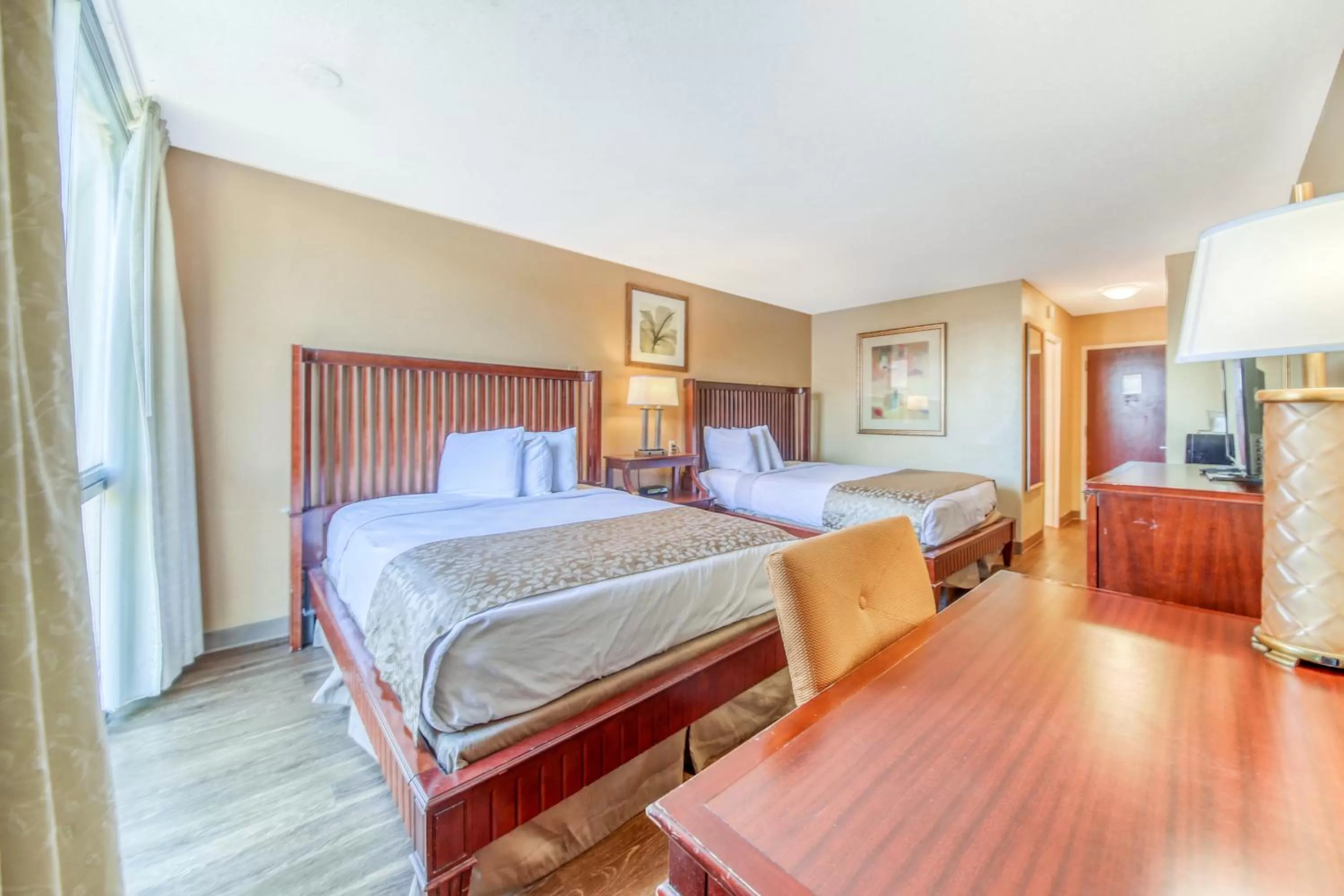 Photo of the whole room in Floridian Express International Drive