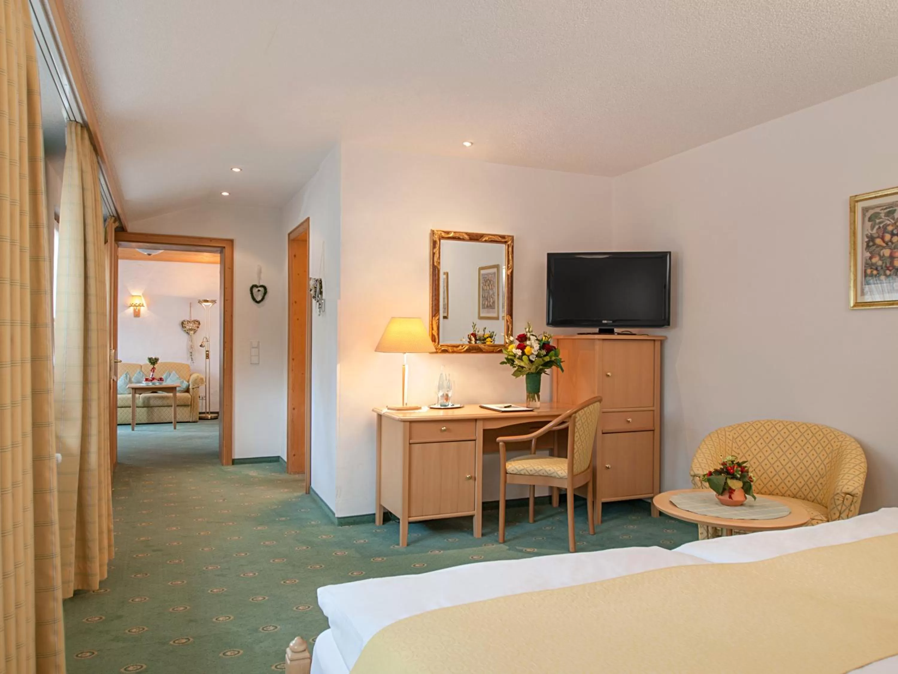 Decorative detail, TV/Entertainment Center in Kaisers Tanne - Premium Alles Inklusive Hotel