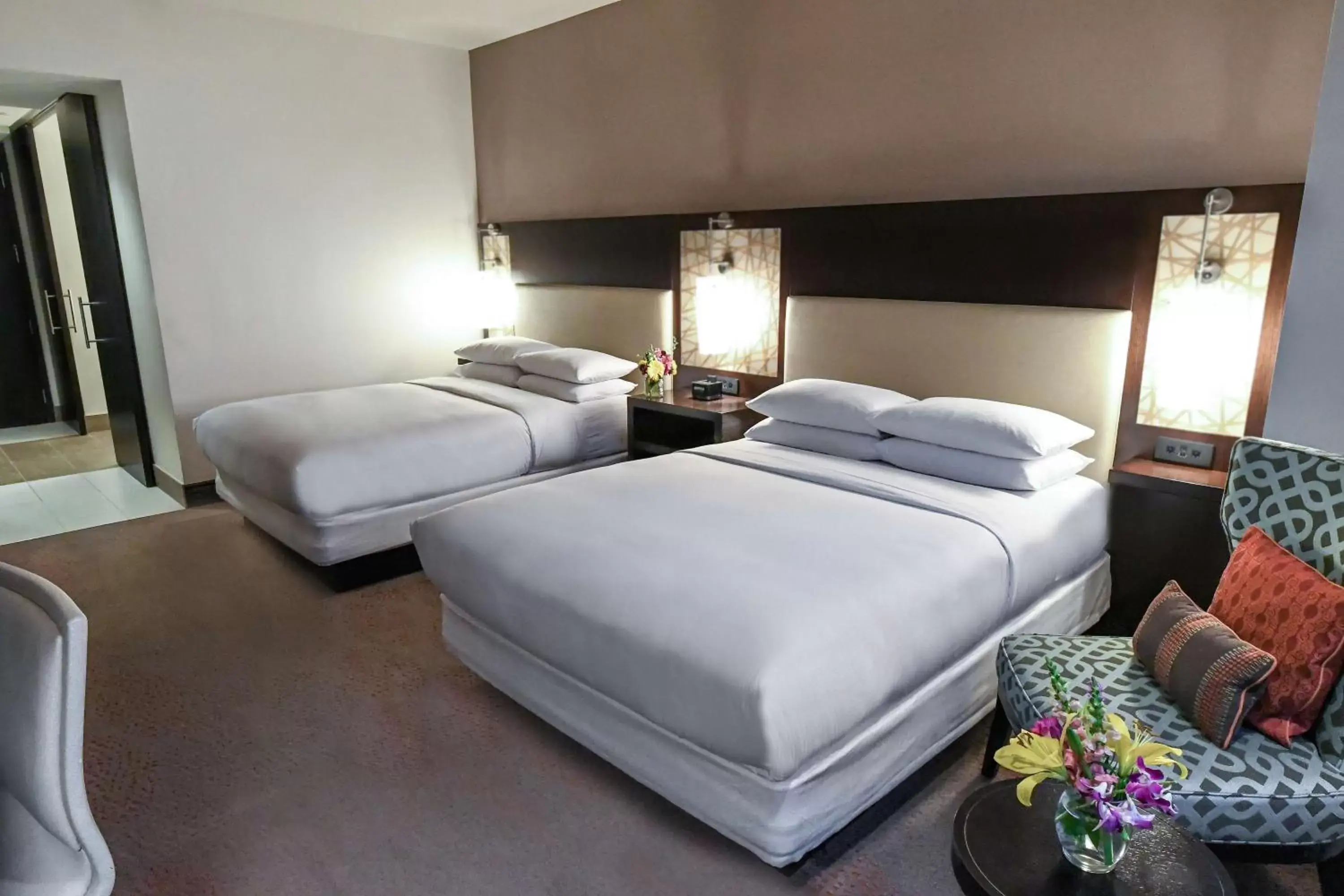 Living room, Bed in Hilton Dallas/Plano Granite Park
