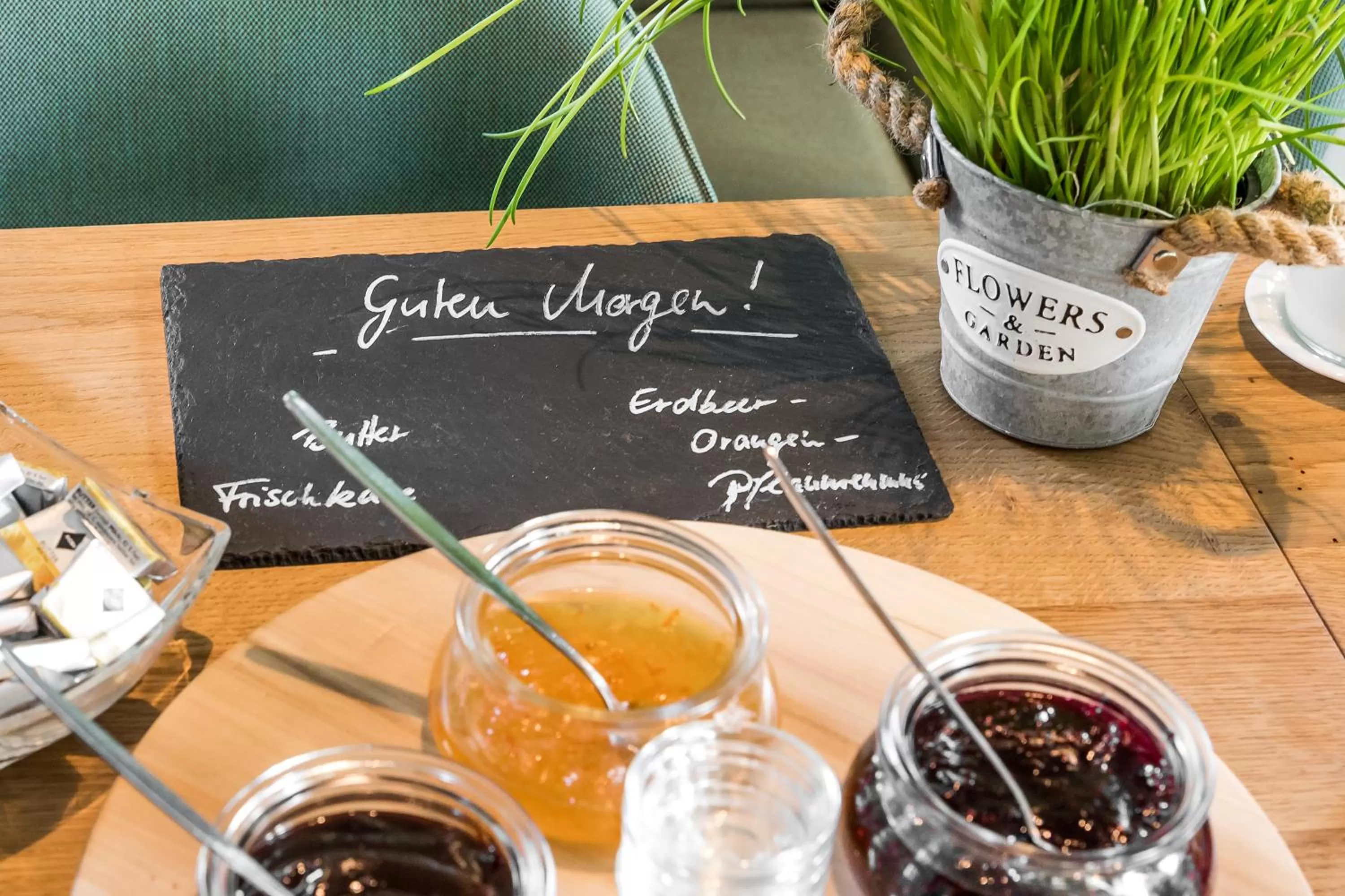 Buffet breakfast in Hotel Prinz Heinrich