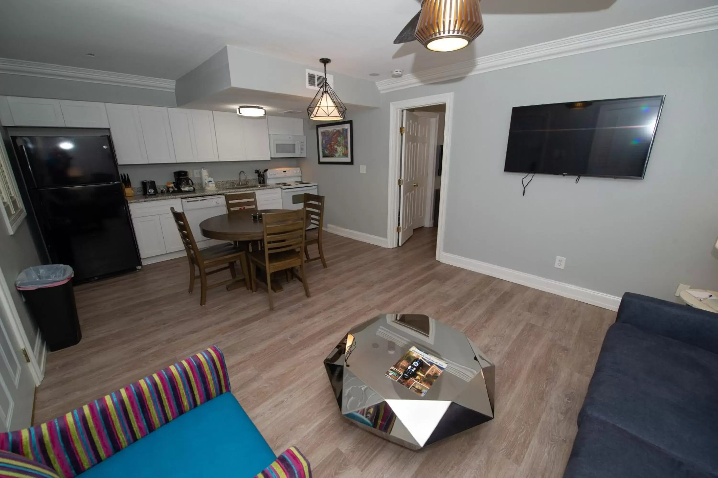 Kitchen or kitchenette, Dining Area in Frenchmen Orleans at 519, Ascend Hotel Collection