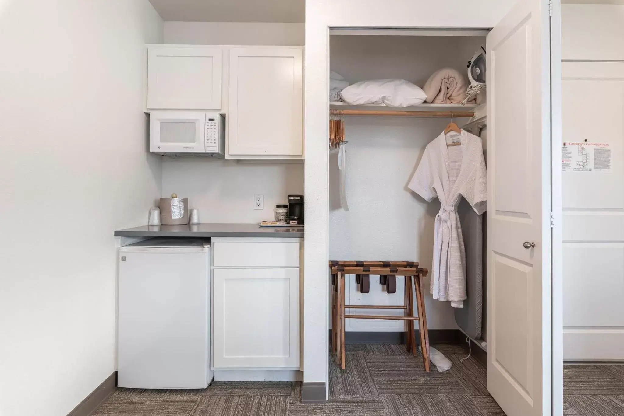 Queen Suite with Two Queen Beds - single occupancy in Marshall Suites Bainbridge Island, SureStay Collection by BW Queen Suite with Two Queen Beds - single occupancy in Marshall Suites Bainbridge Island, SureStay Collection by BW