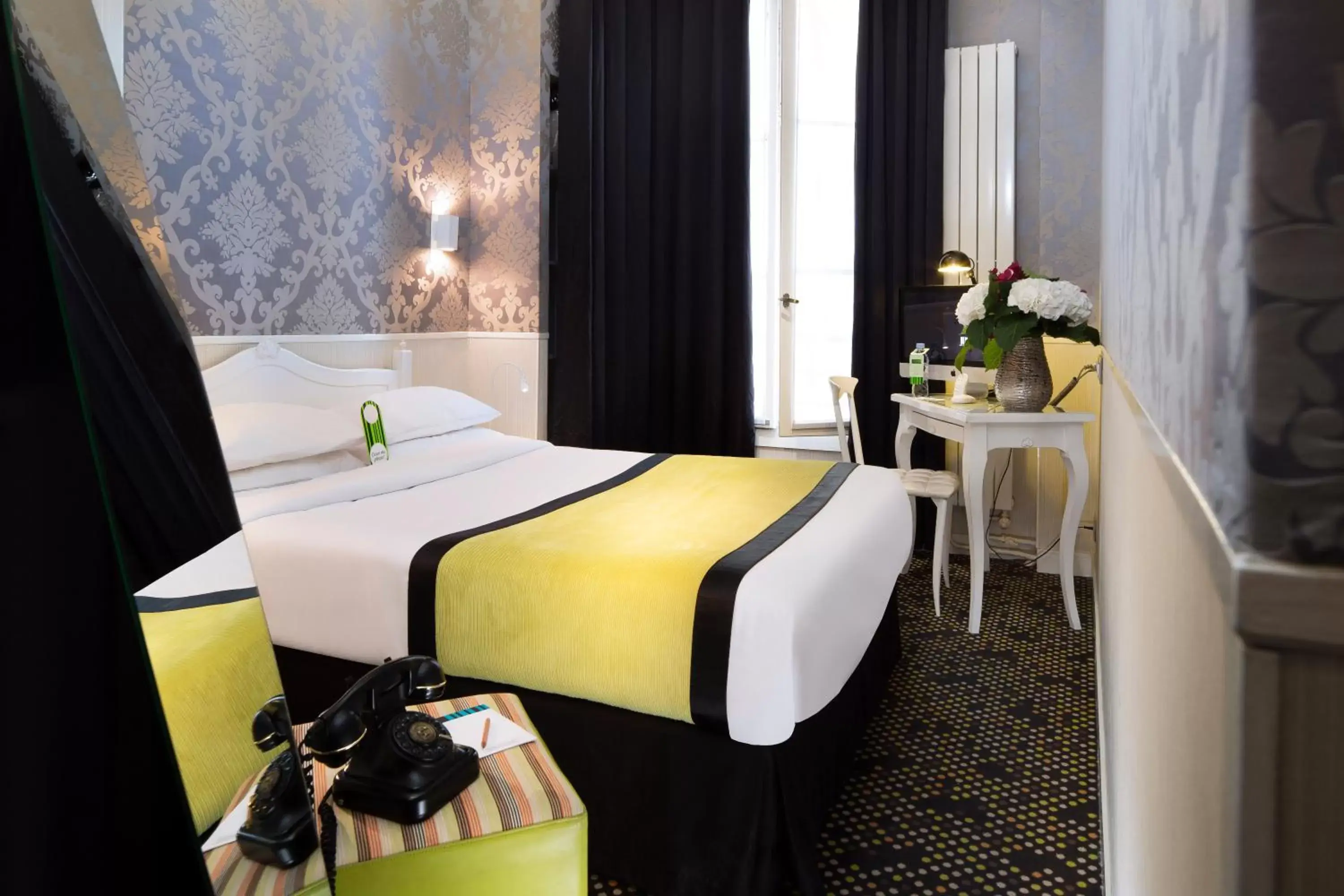 Photo of the whole room, Bed in Hotel Design Sorbonne