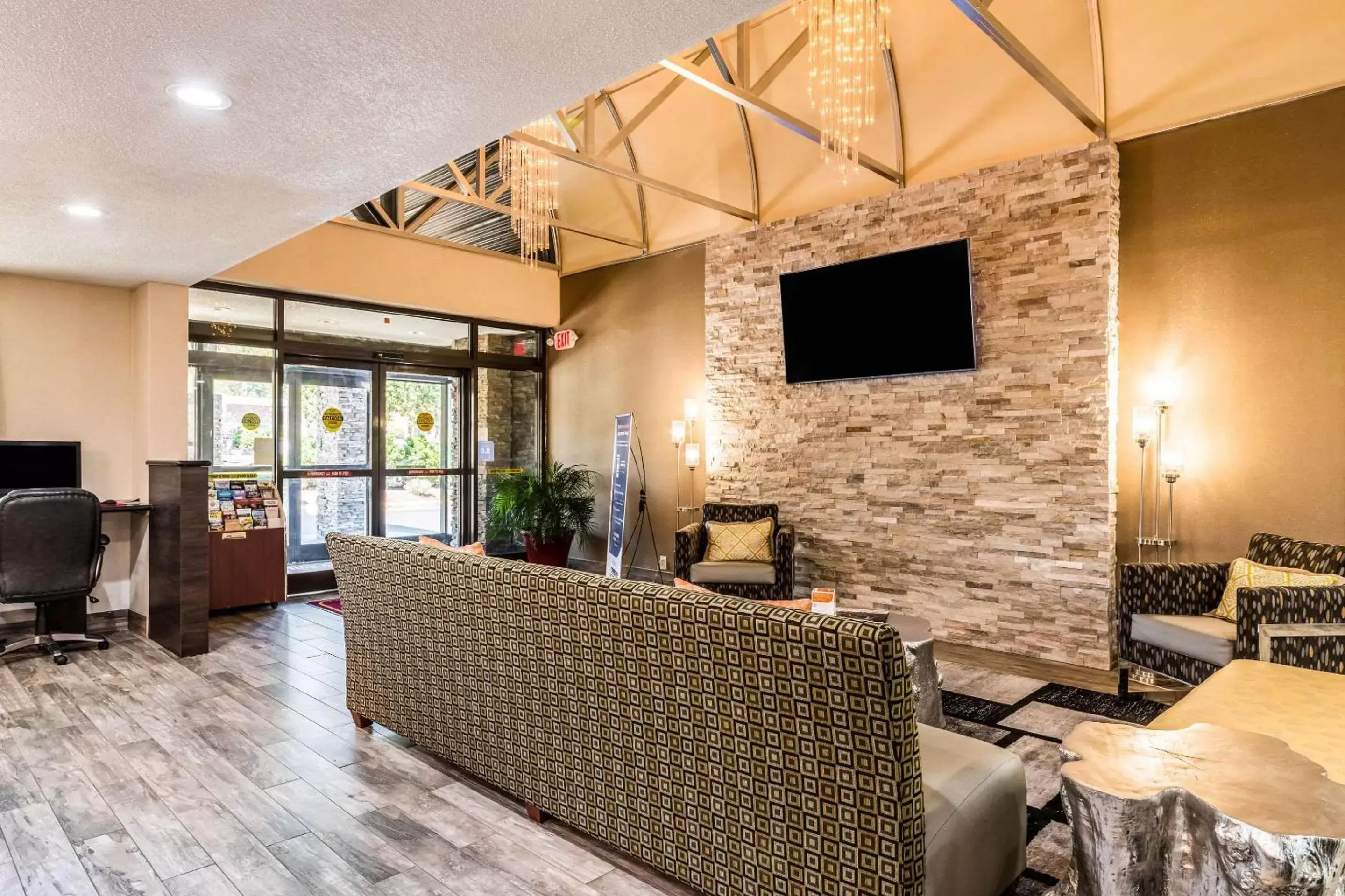 Lobby or reception in Lake Norman Inn and Suites