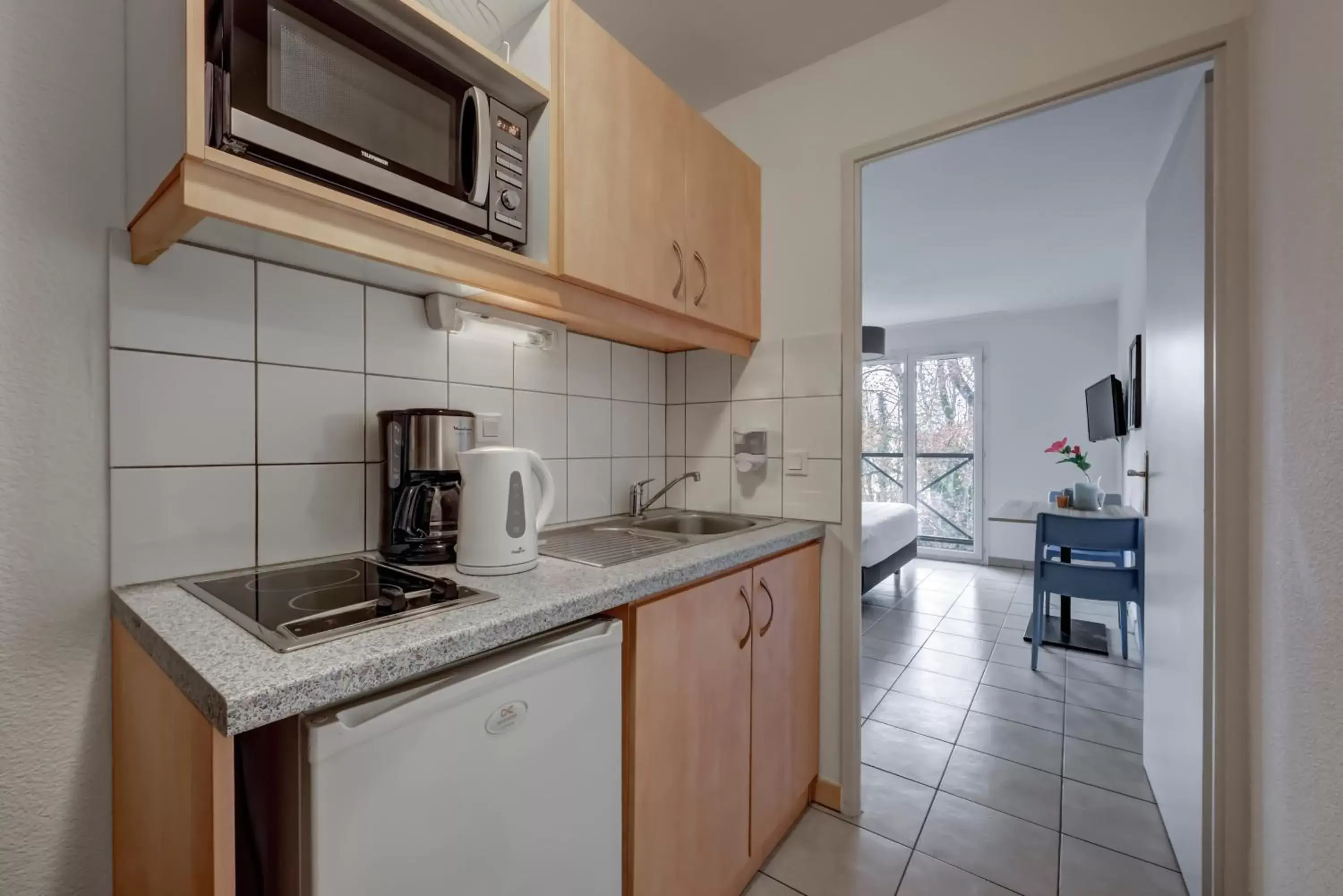 Kitchen or kitchenette, Kitchen/Kitchenette in Zenitude Hôtel-Résidences L'Orée du Parc