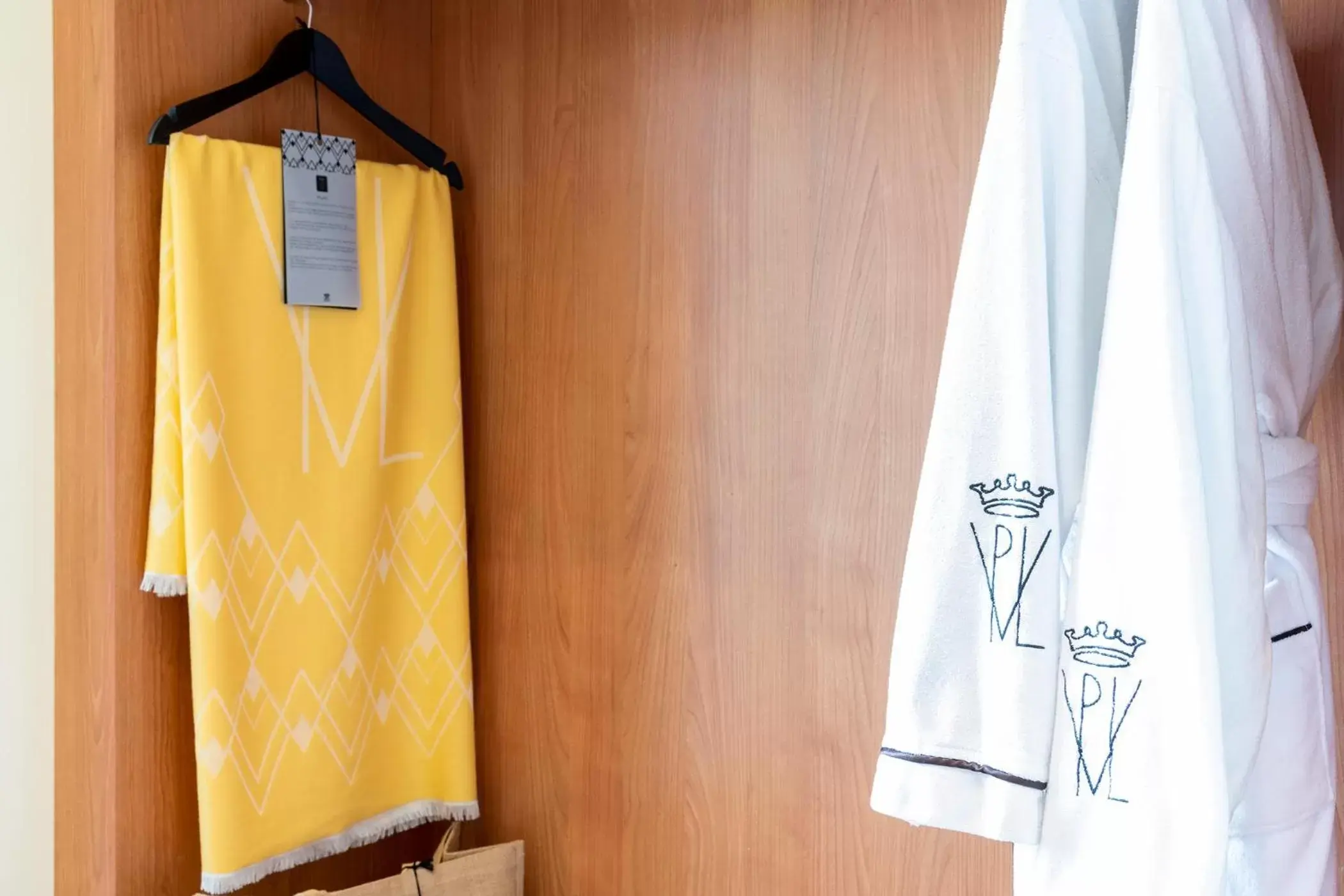 wardrobe, Bathroom in Villa Principe Leopoldo - Ticino Hotels Group