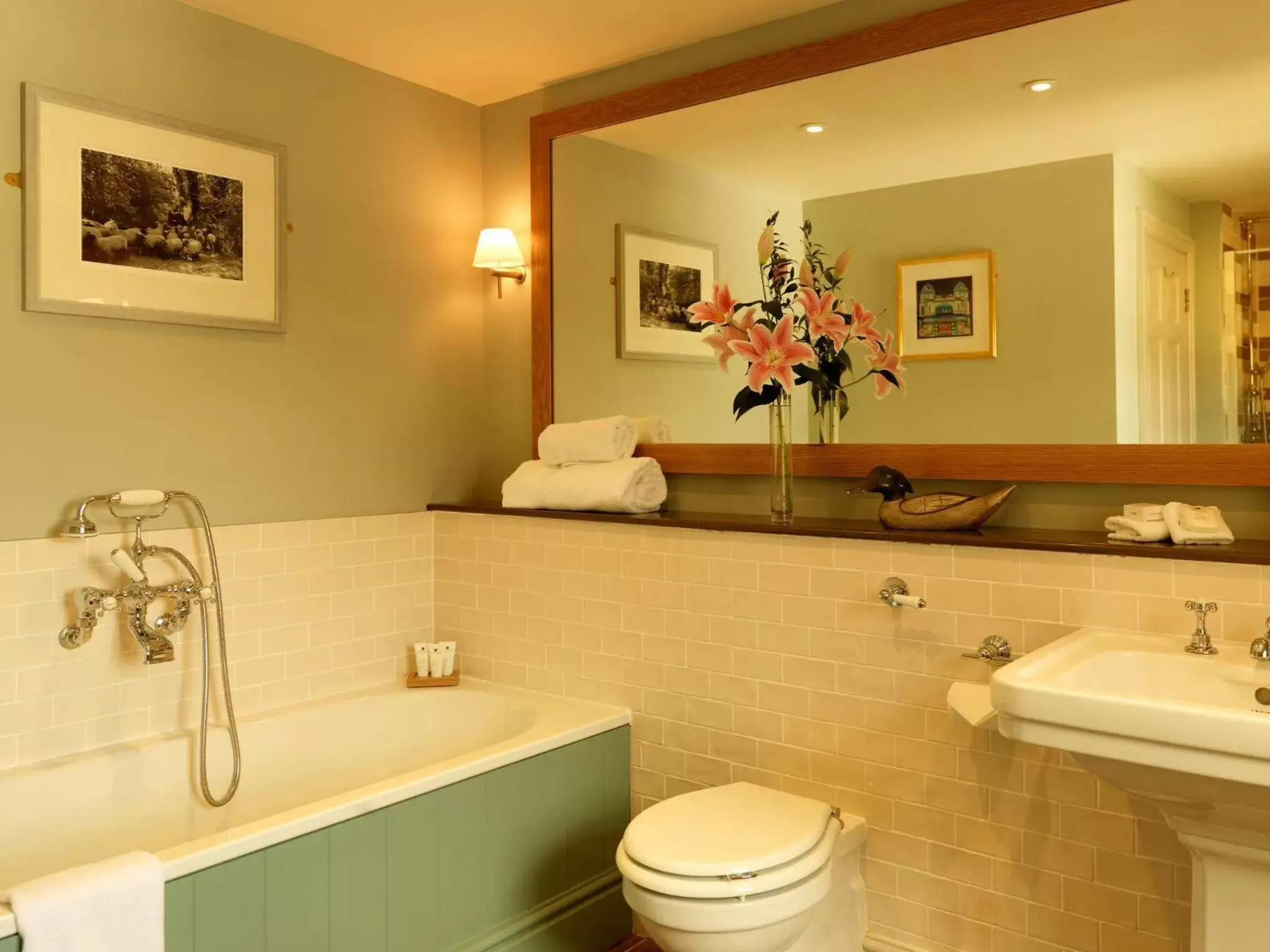 Bathroom in Devonshire Arms at Pilsley - Chatsworth
