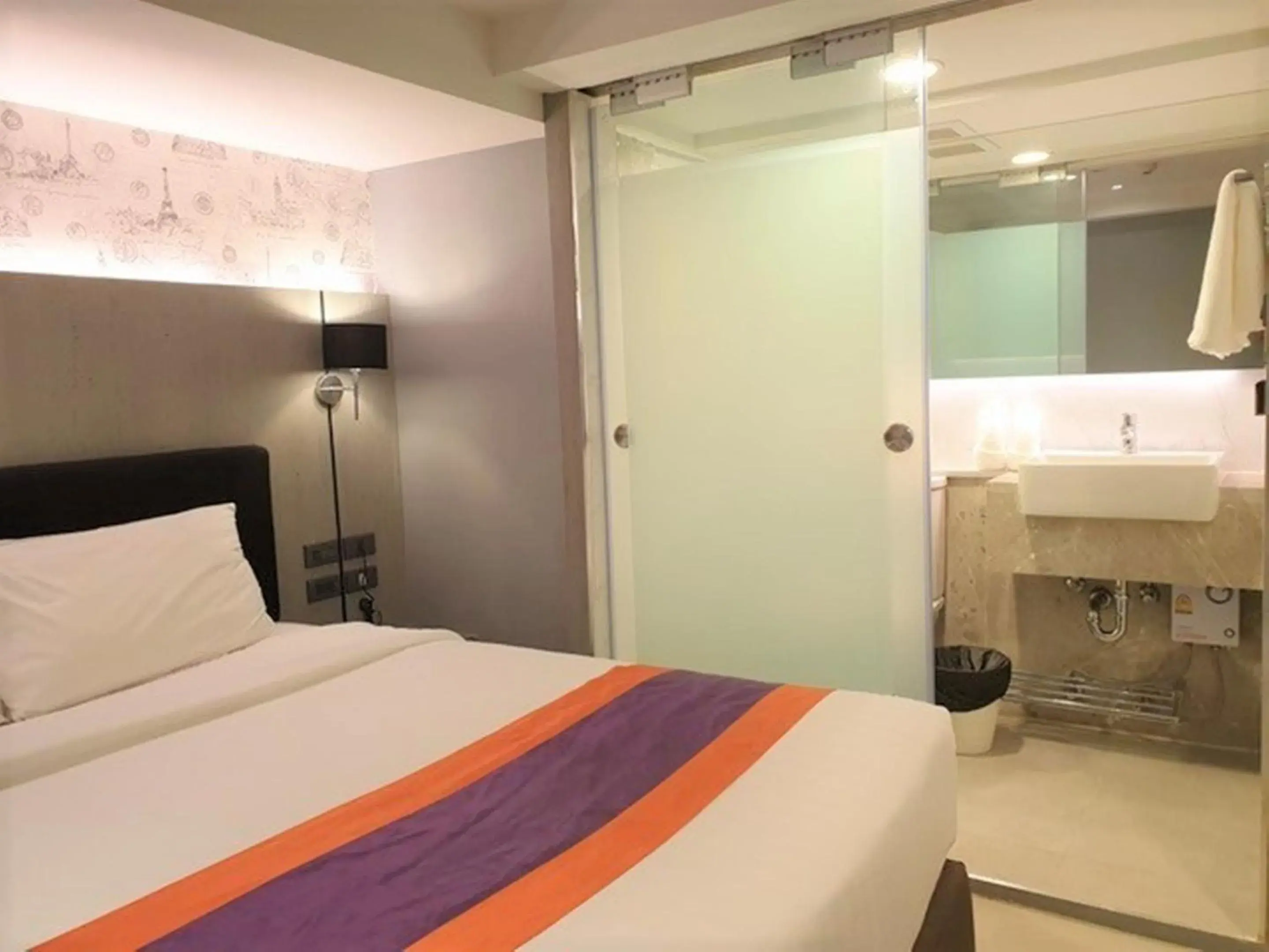 Bed in Studio Ekamai Bed in Studio Ekamai