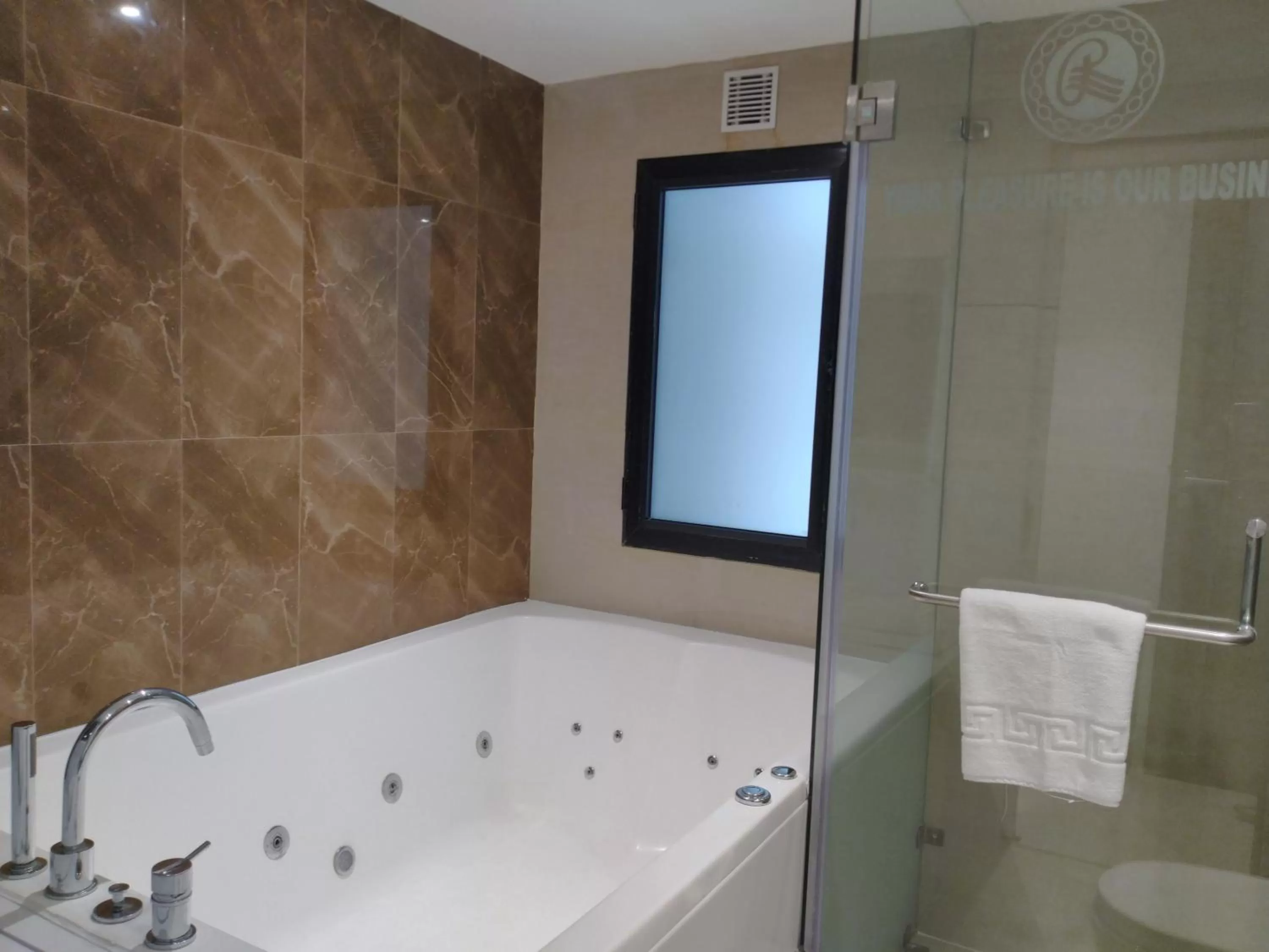 Shower in Ramee Techome