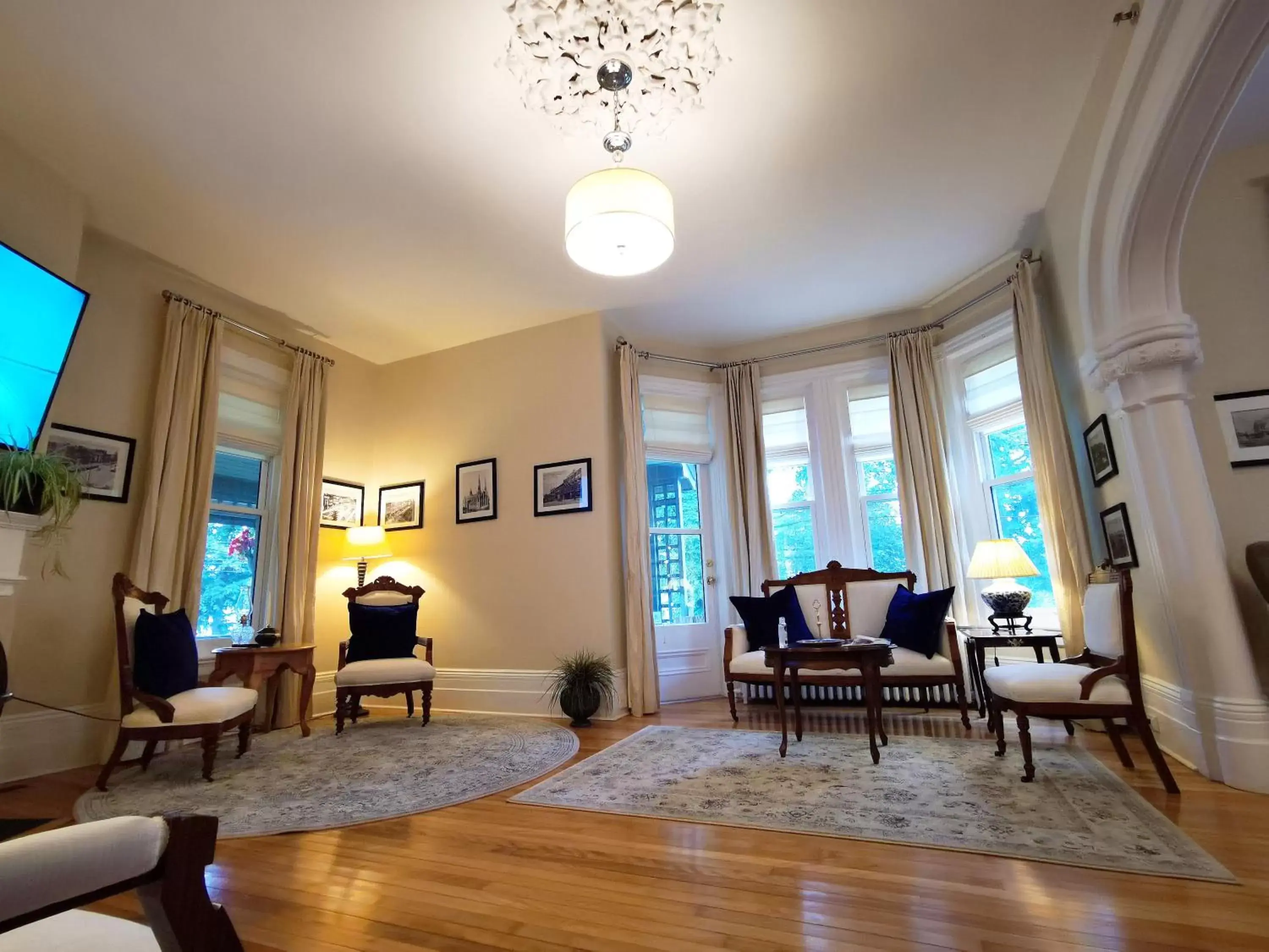 Living room, Seating Area in No 1 Grafton Inn