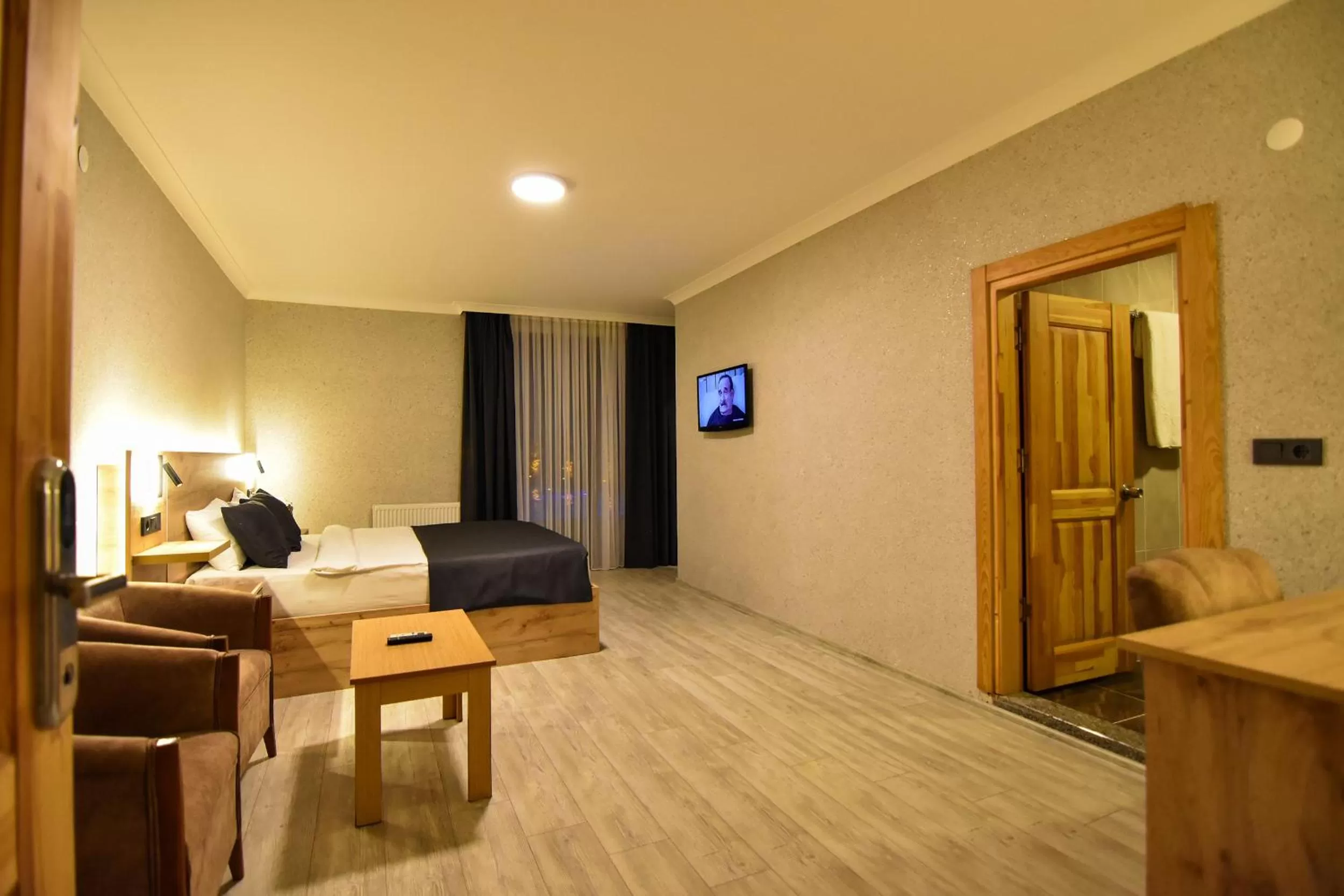 Bed, Seating Area in Sandal Otel