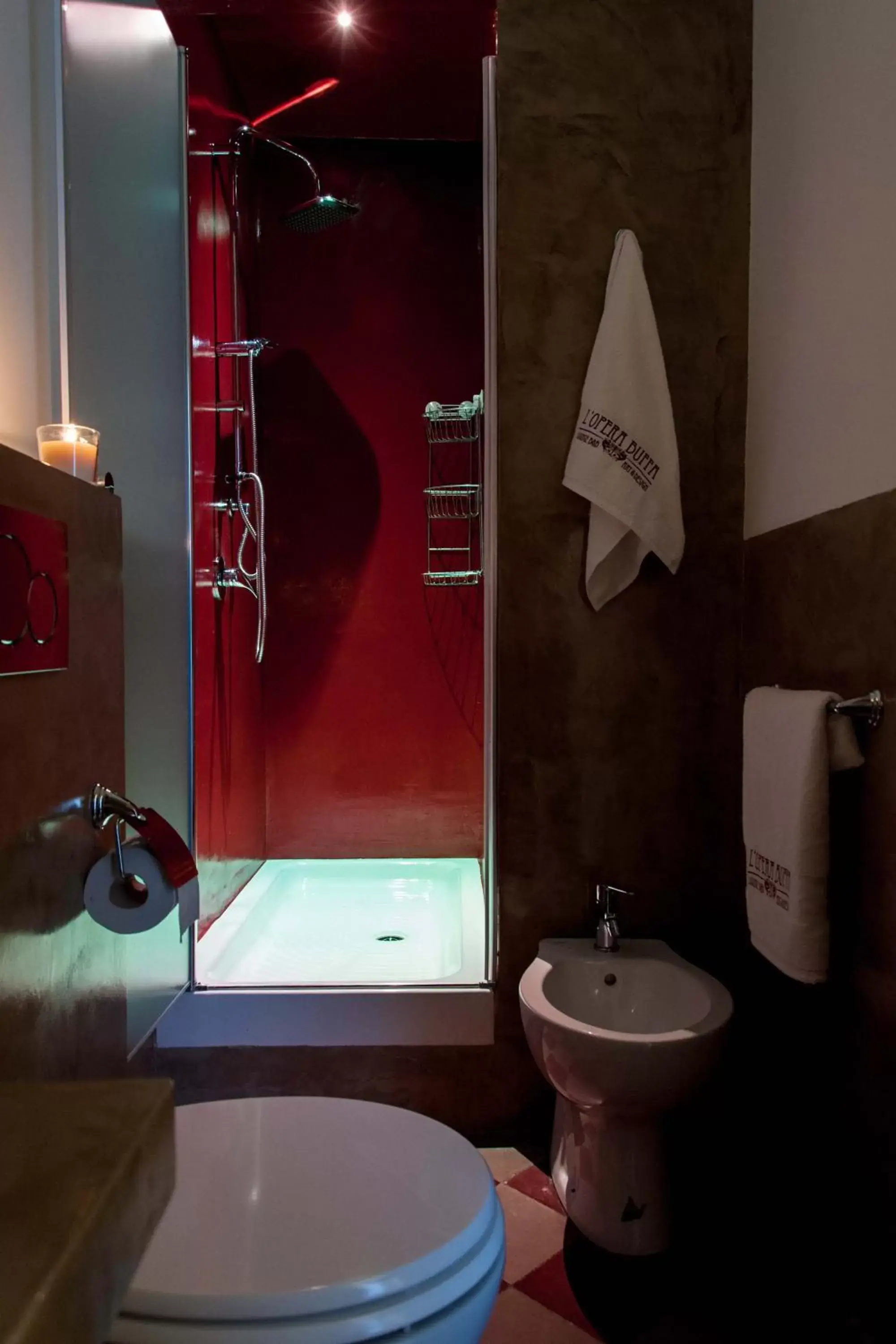 Shower, Bathroom in L'Opera Buffa