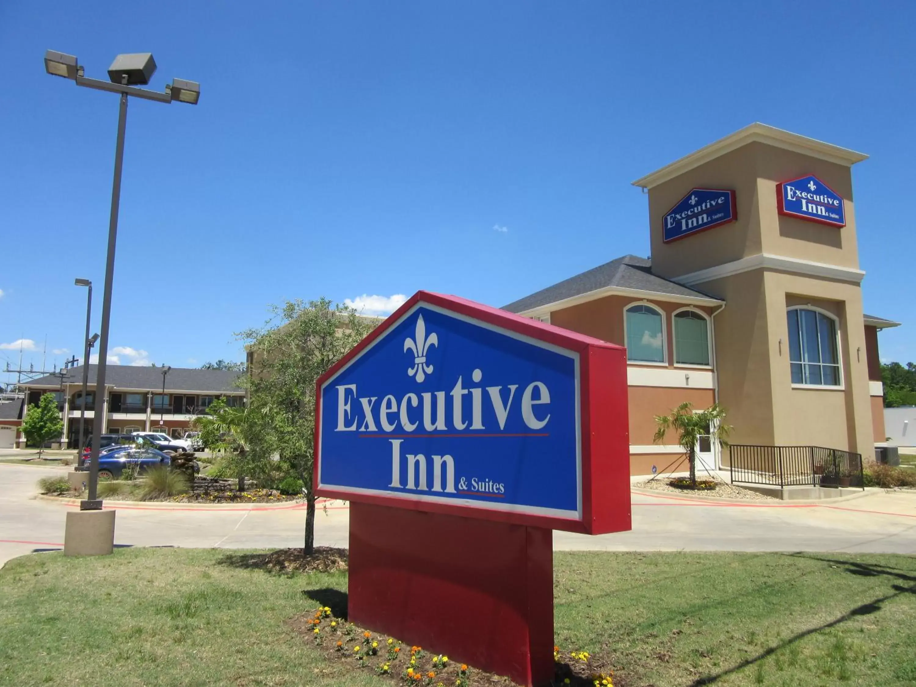 Property building in Executive Inn and Suites Tyler Property building in Executive Inn and Suites Tyler
