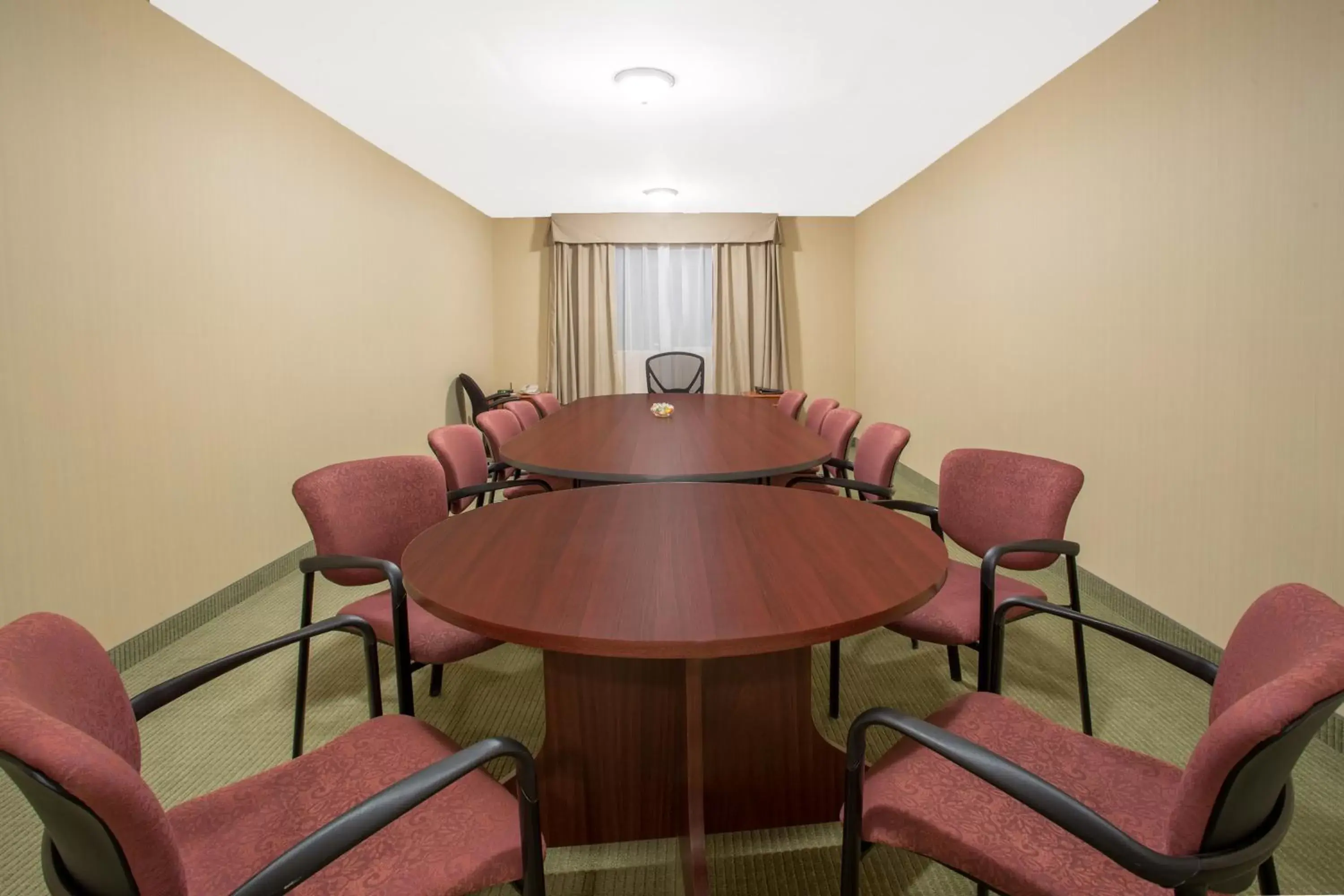 Meeting/conference room in Ramada by Wyndham Williams Lake