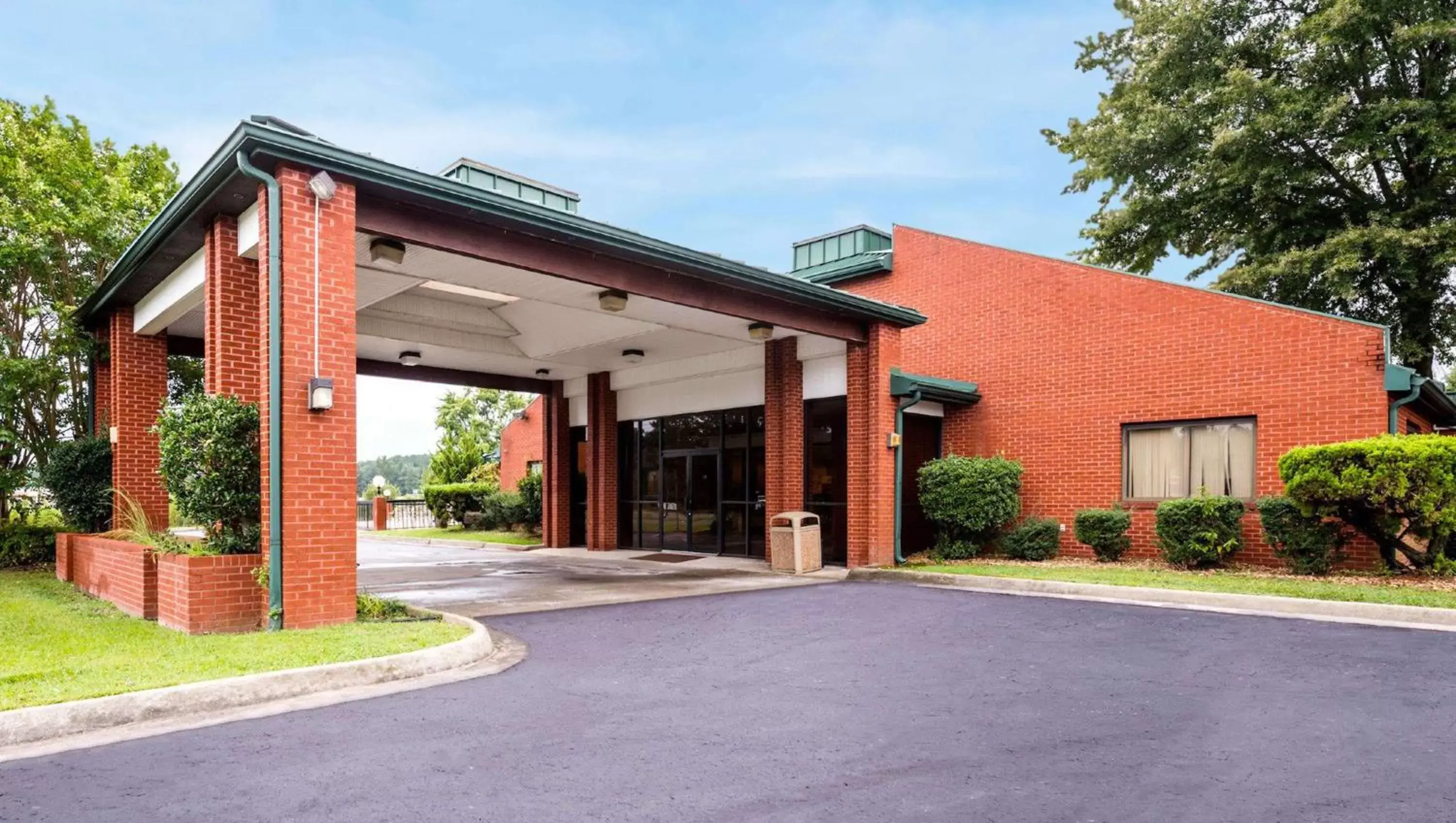 Property building in Studios and Suites 4 Less Emporia Property building in Studios and Suites 4 Less Emporia