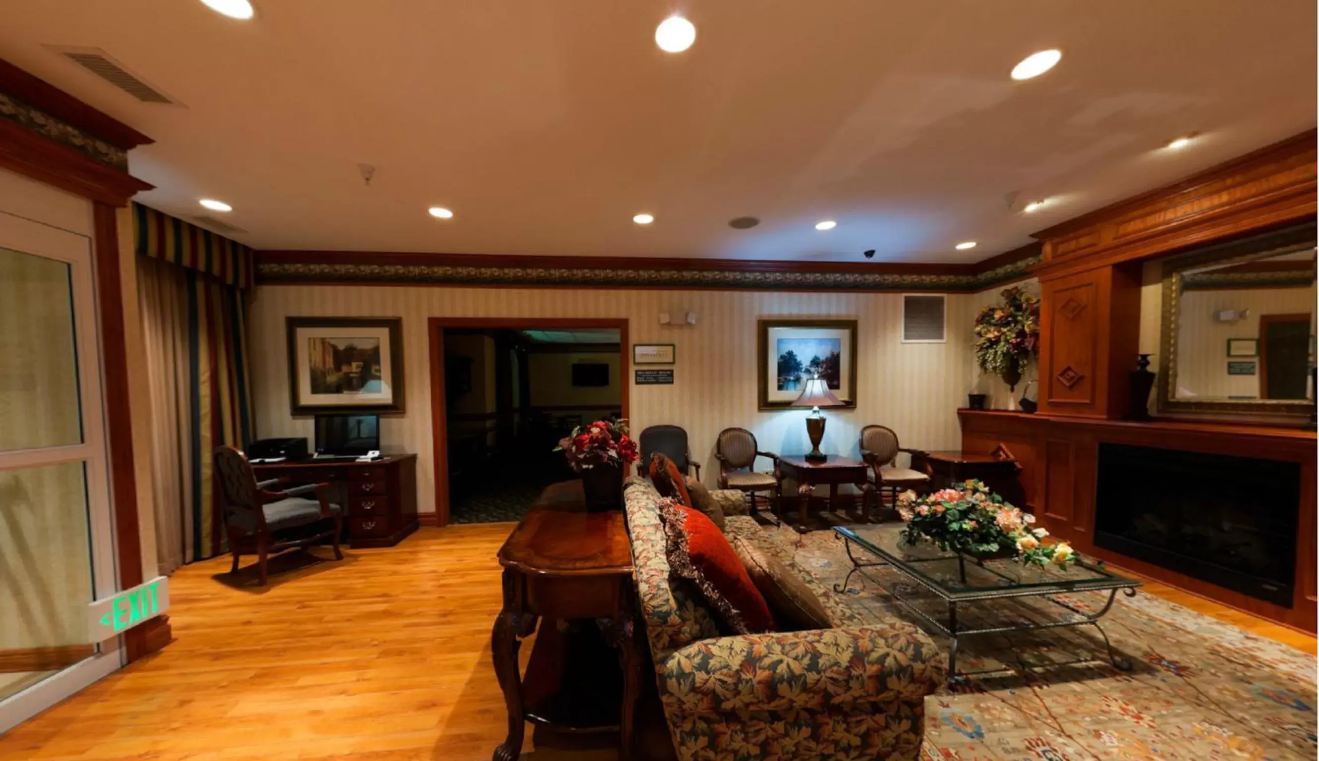 Lobby or reception in Country Inn & Suites by Radisson, Michigan City, IN