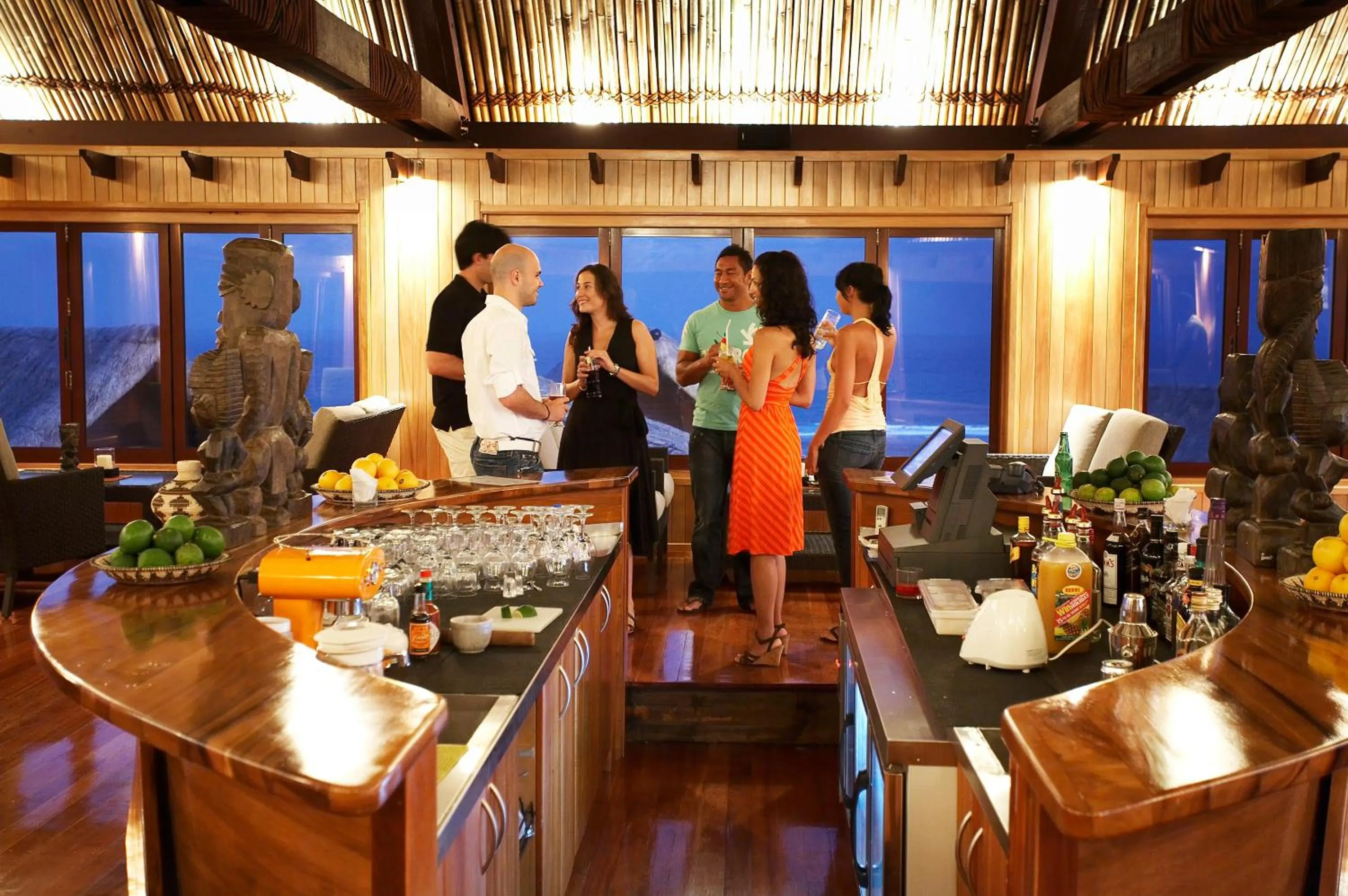 Restaurant/places to eat in Outrigger Fiji Beach Resort