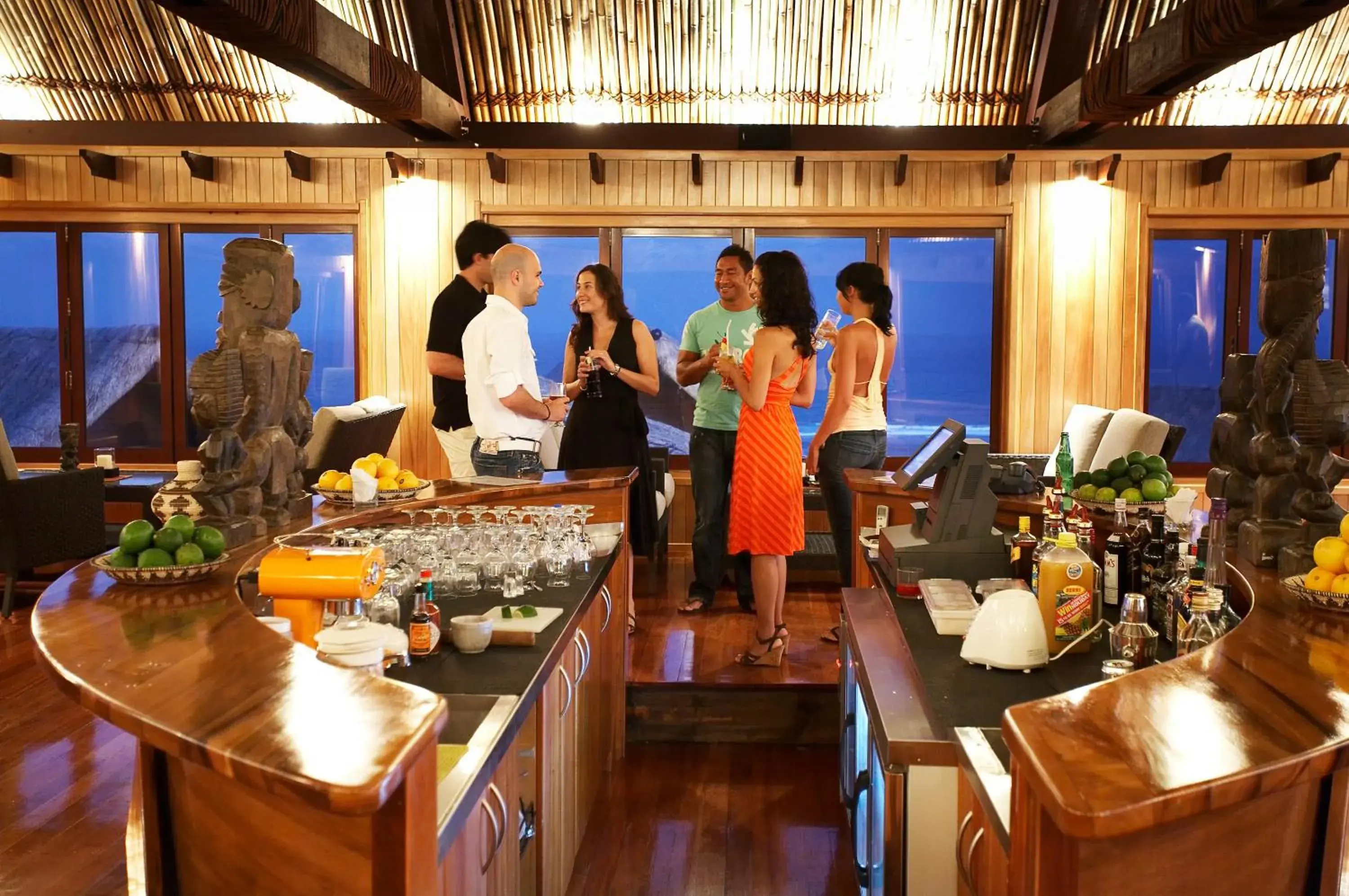 Restaurant/places to eat in Outrigger Fiji Beach Resort Restaurant/places to eat in Outrigger Fiji Beach Resort