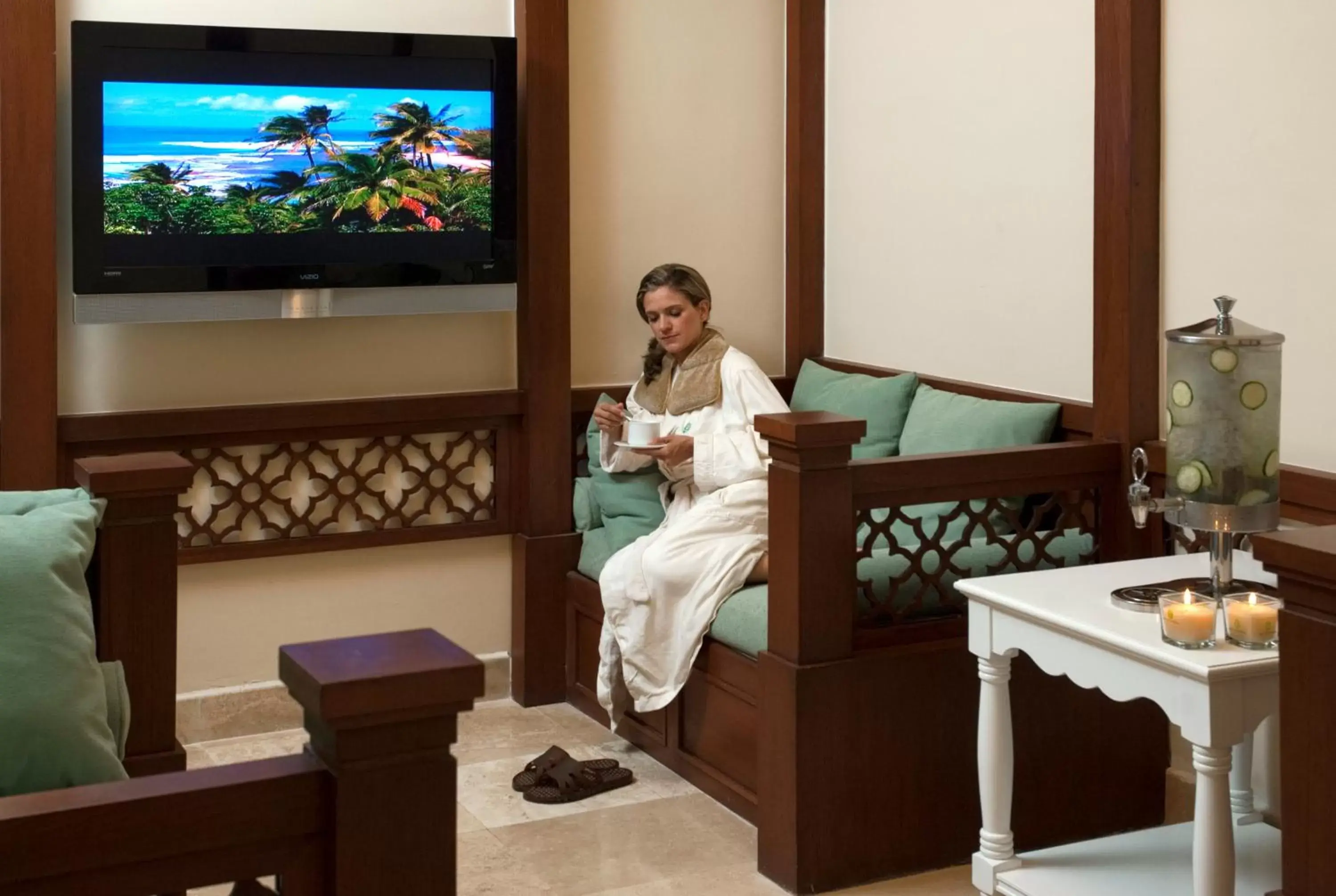 Communal lounge/ TV room in Pueblo Bonito Emerald Bay Resort & Spa - All Inclusive