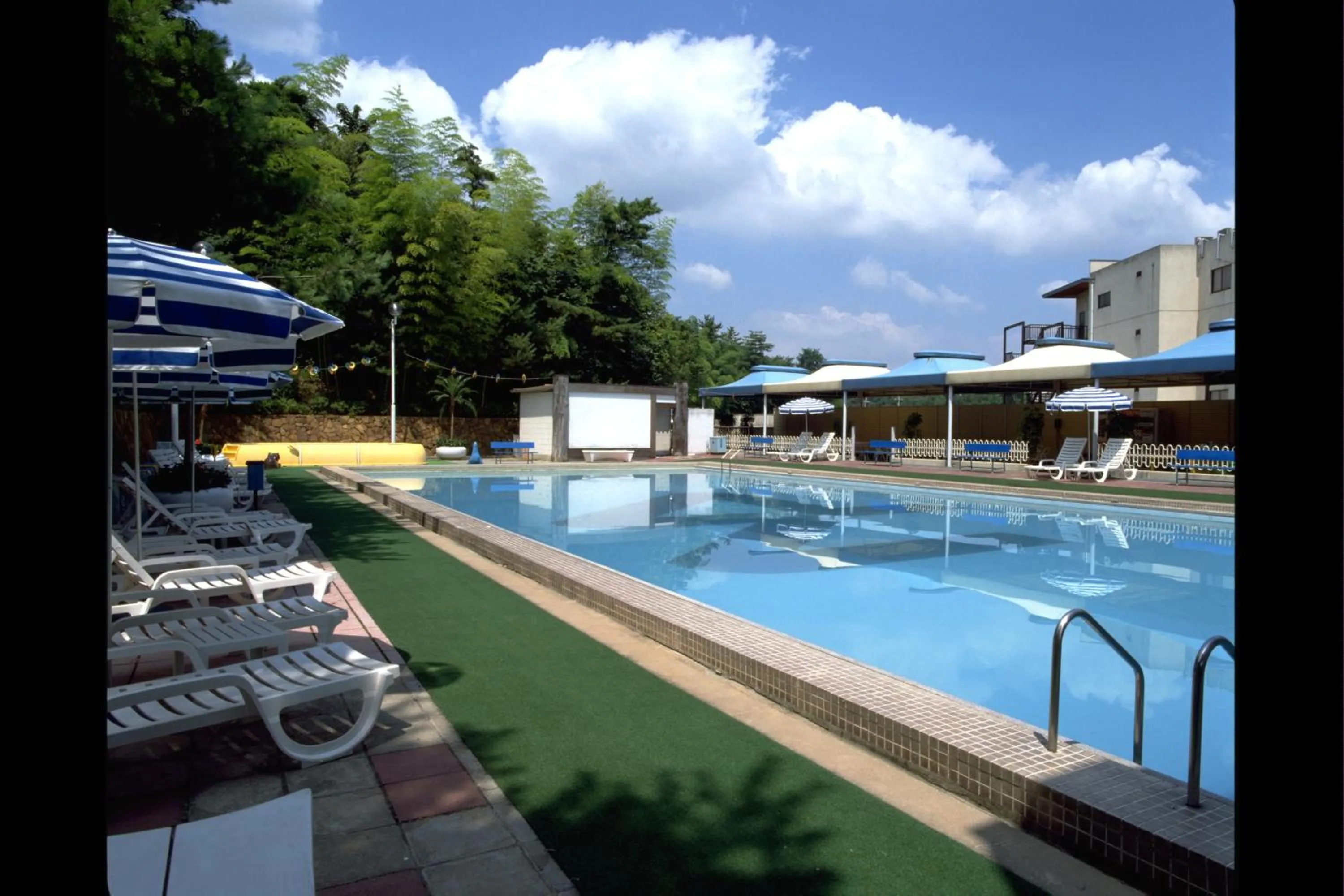 Swimming pool in Nara Park Hotel
