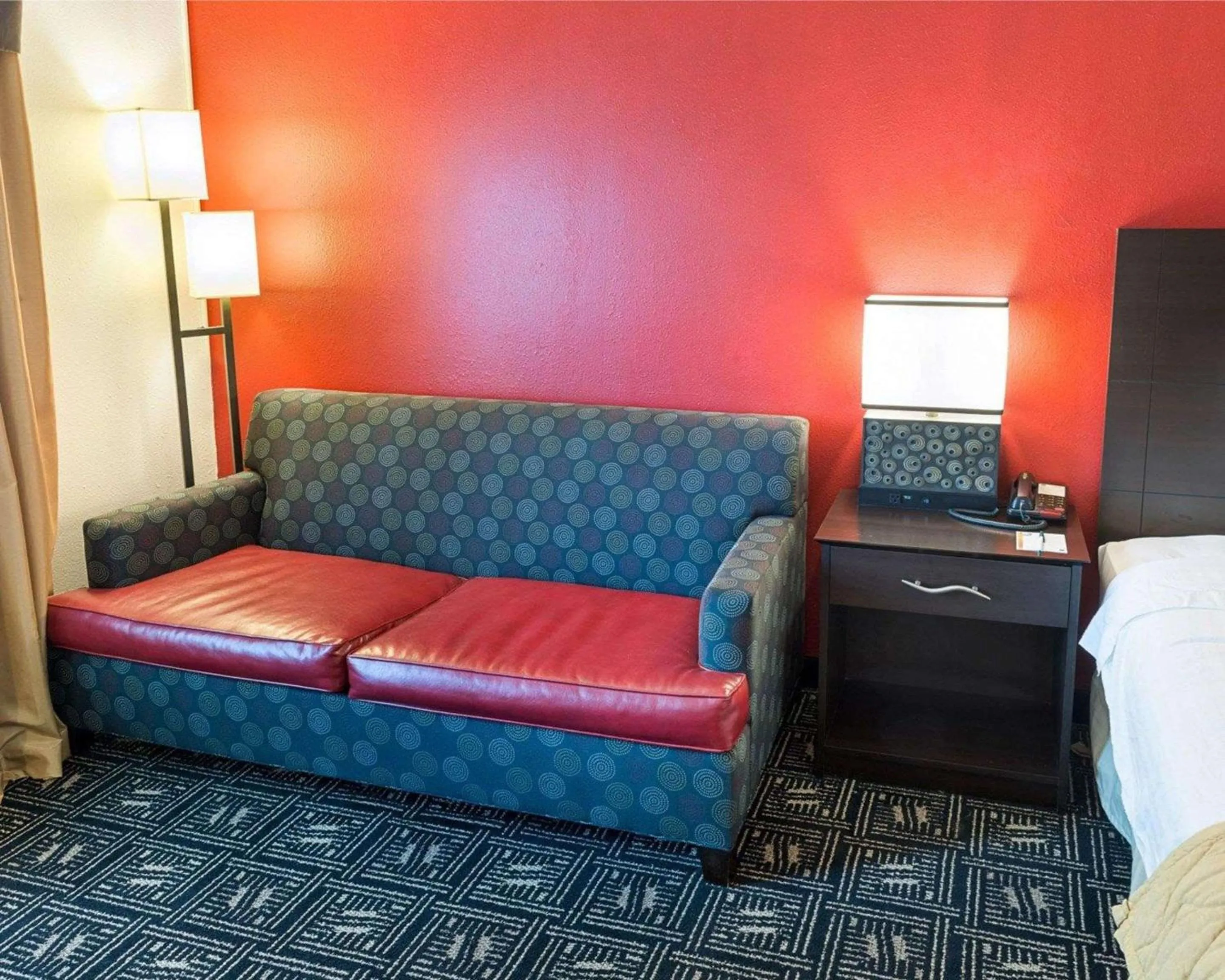 Photo of the whole room, Bed in Quality Inn Brooklyn Center