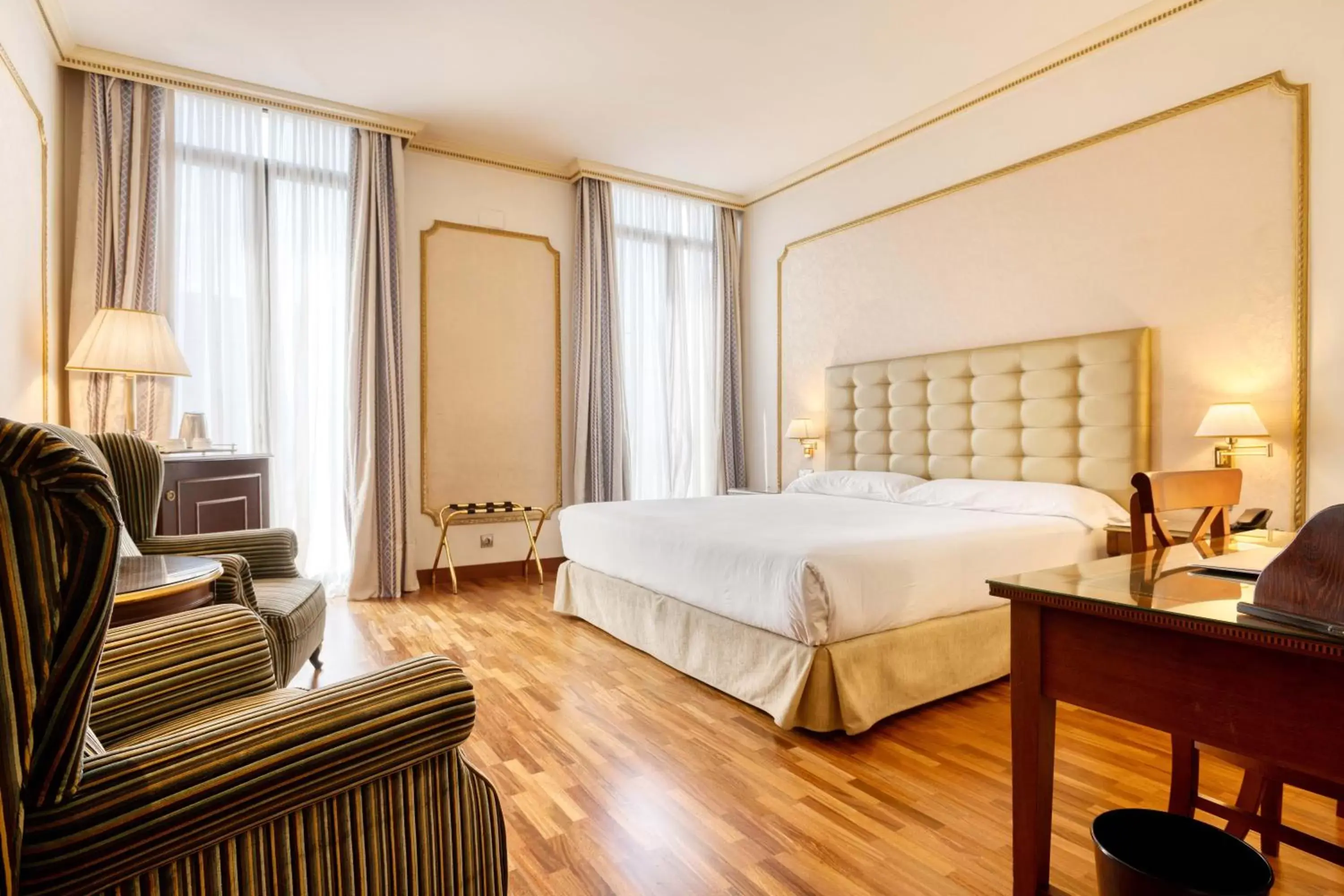 Bedroom, Bed in Hotel Roger de Llúria