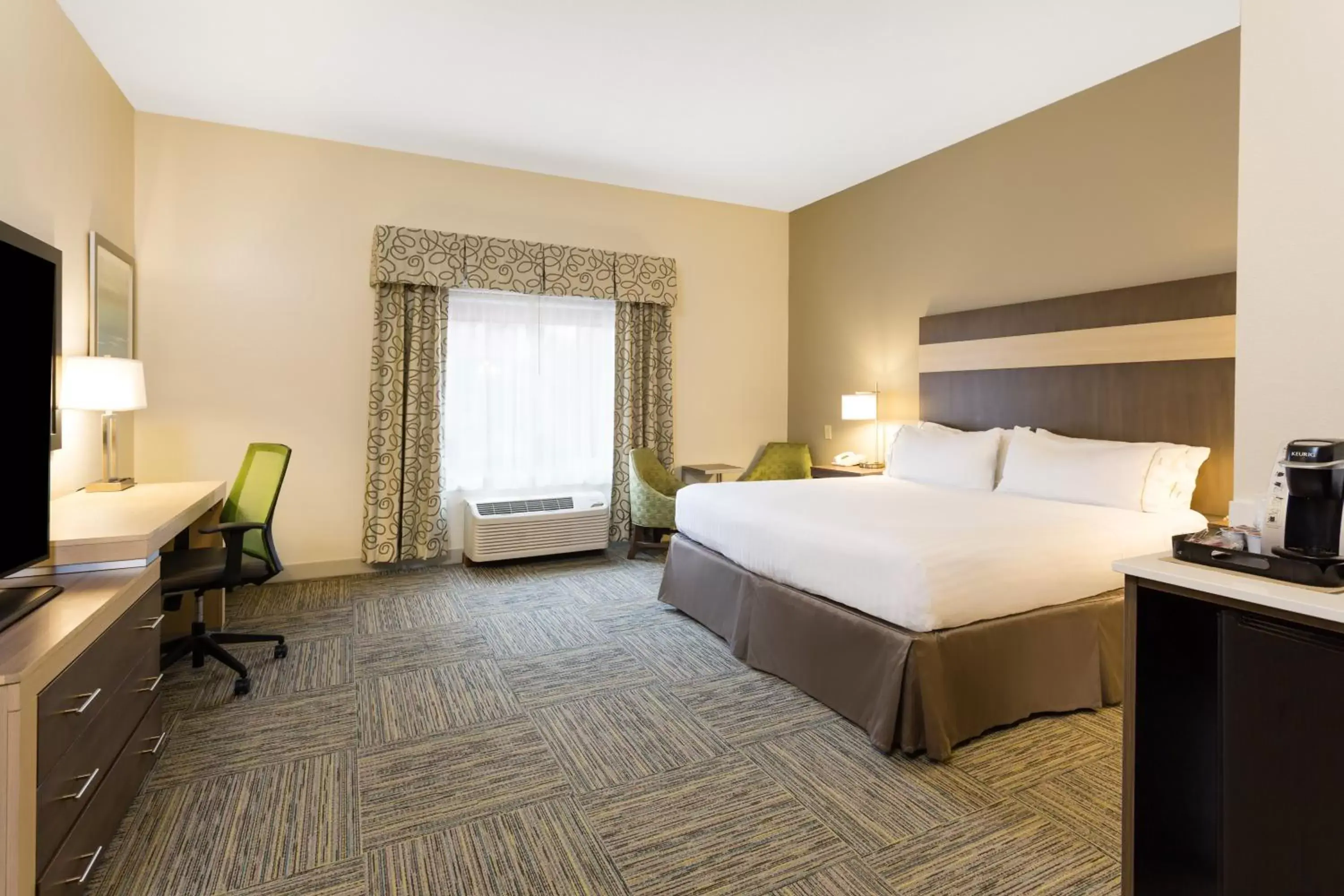 Photo of the whole room, Bed in Holiday Inn Express Princeton/I-77, an IHG Hotel