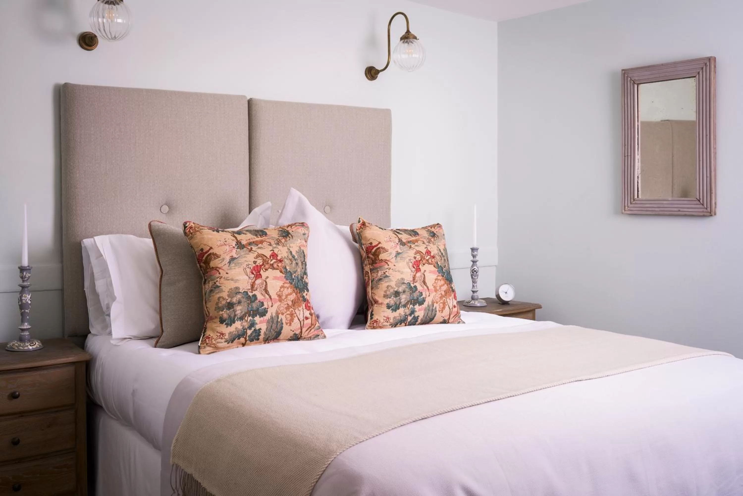 Bedroom, Bed in The Angel Inn, Petworth