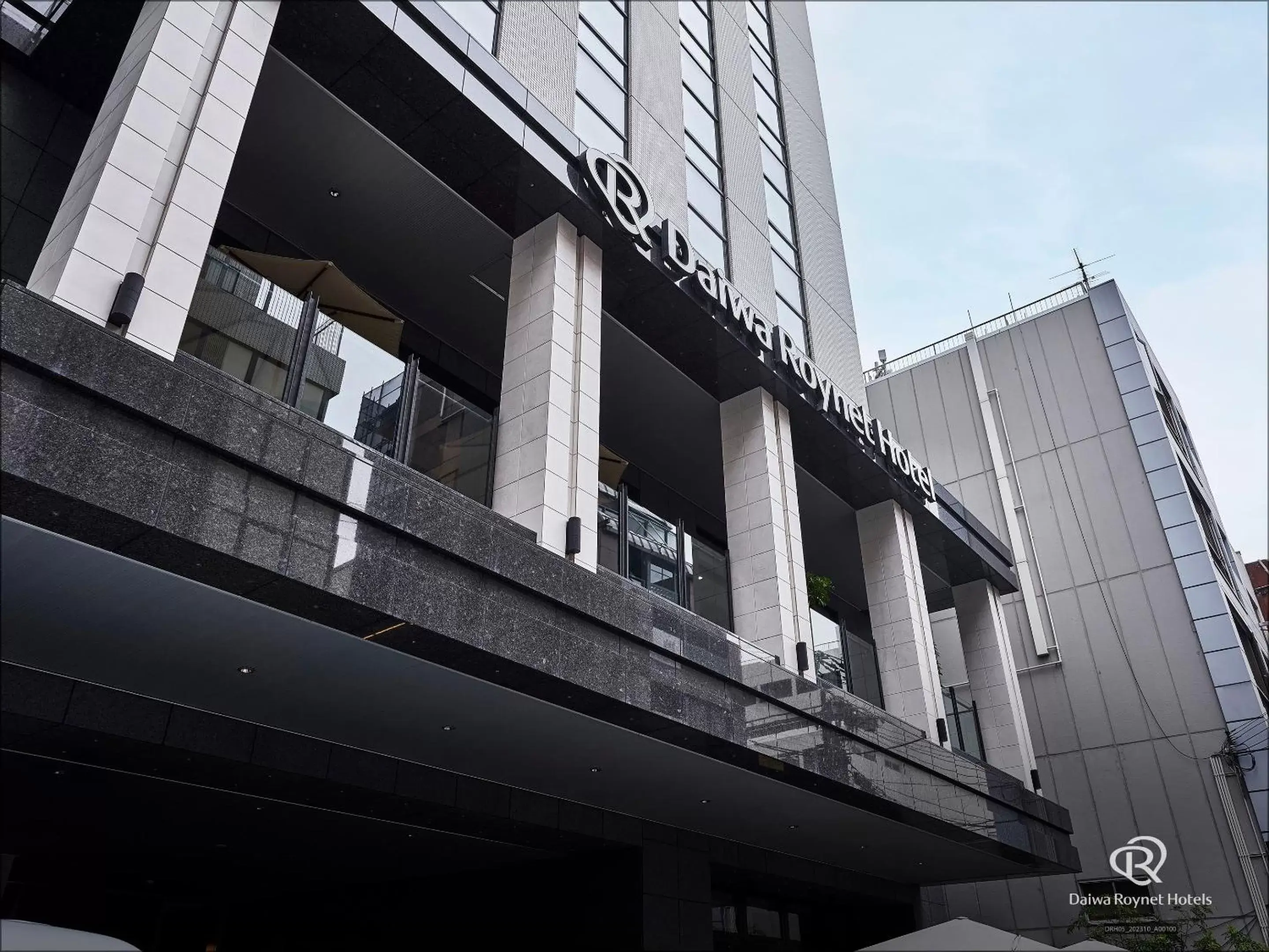 Property Building in DEL style Osaka-Shinsaibashi by Daiwa Roynet Hotel