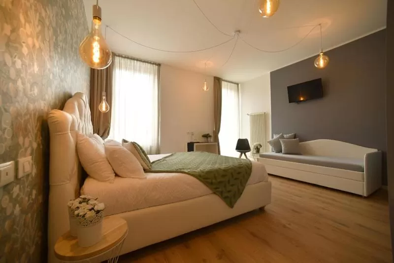 Nearby landmark, Bed in Lainez Rooms & Suites