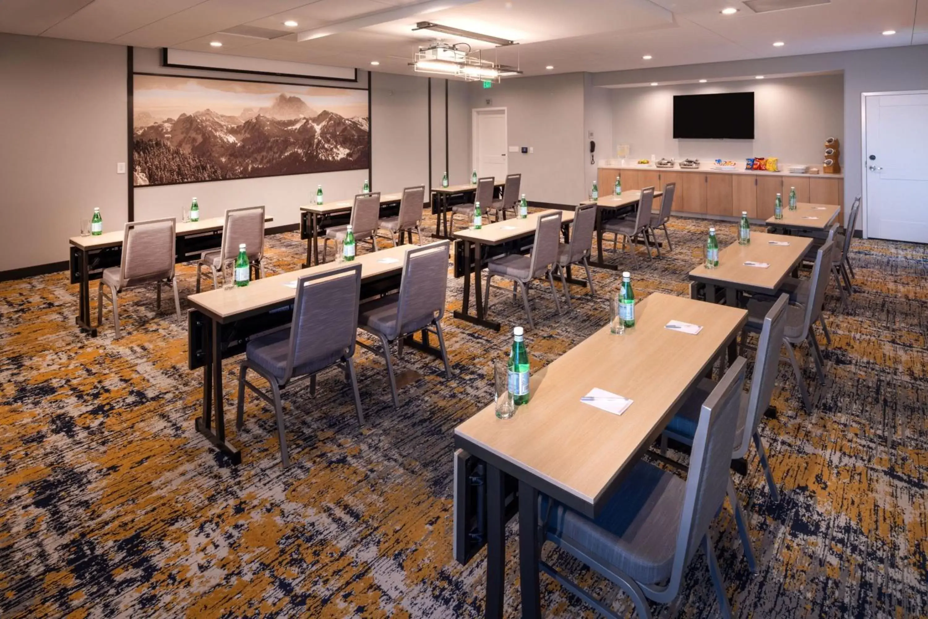 Meeting/conference room, Restaurant/Places to Eat in TownePlace Suites by Marriott Ellensburg