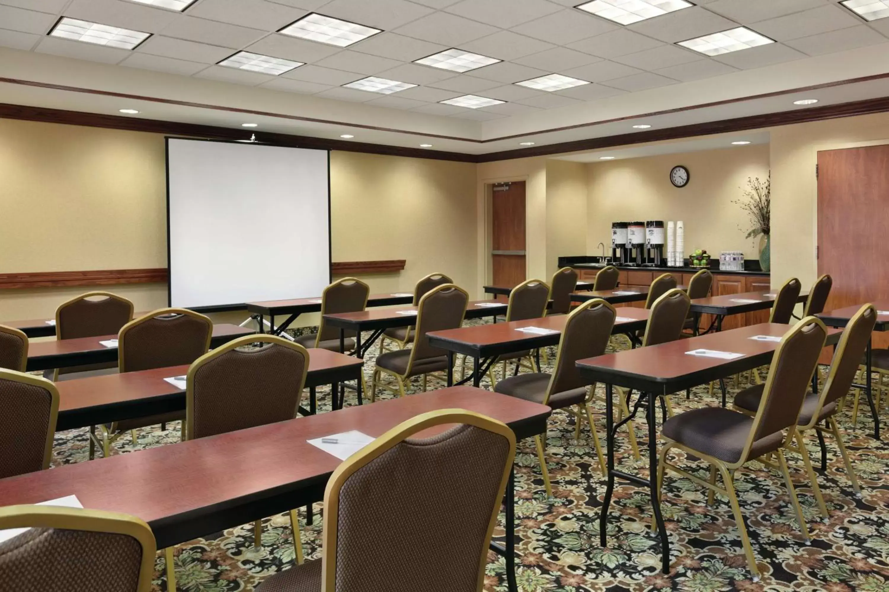 Meeting/conference room in Hampton Inn & Suites Enid