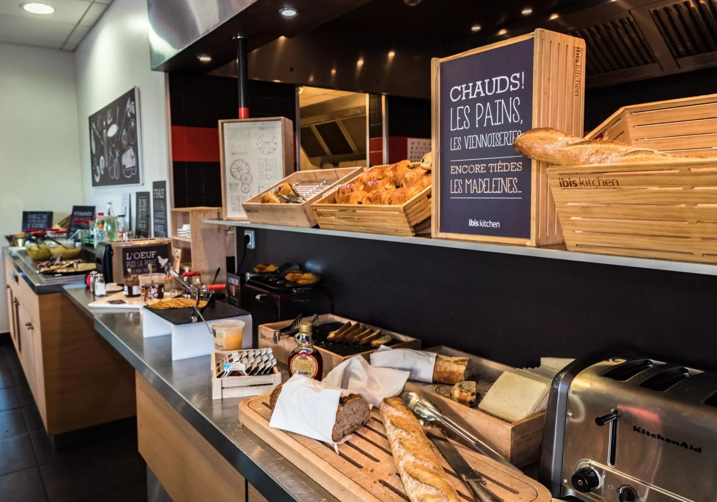 Buffet breakfast, Restaurant/Places to Eat in IBIS Lyon Sud Chasse Sur Rhône